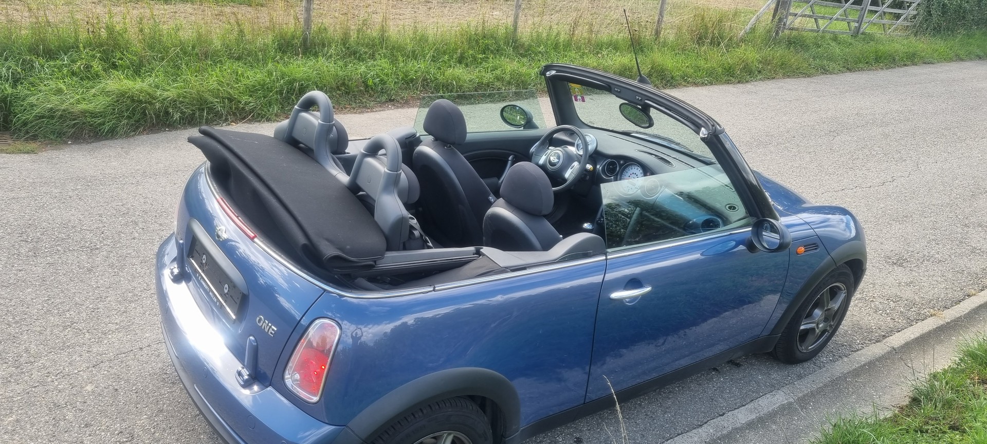 MINI One Cabriolet-image-8