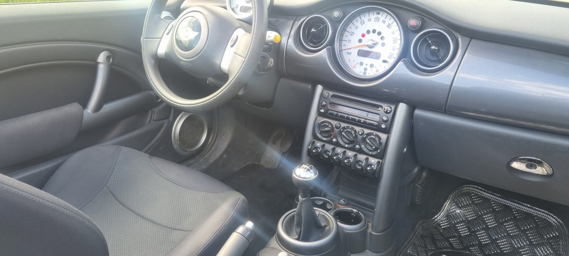 MINI One Cabriolet-image-11