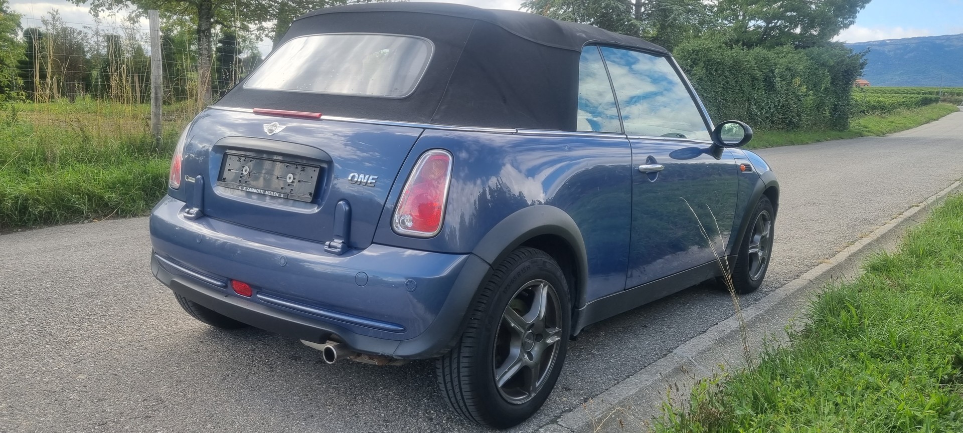 MINI One Cabriolet-image-2