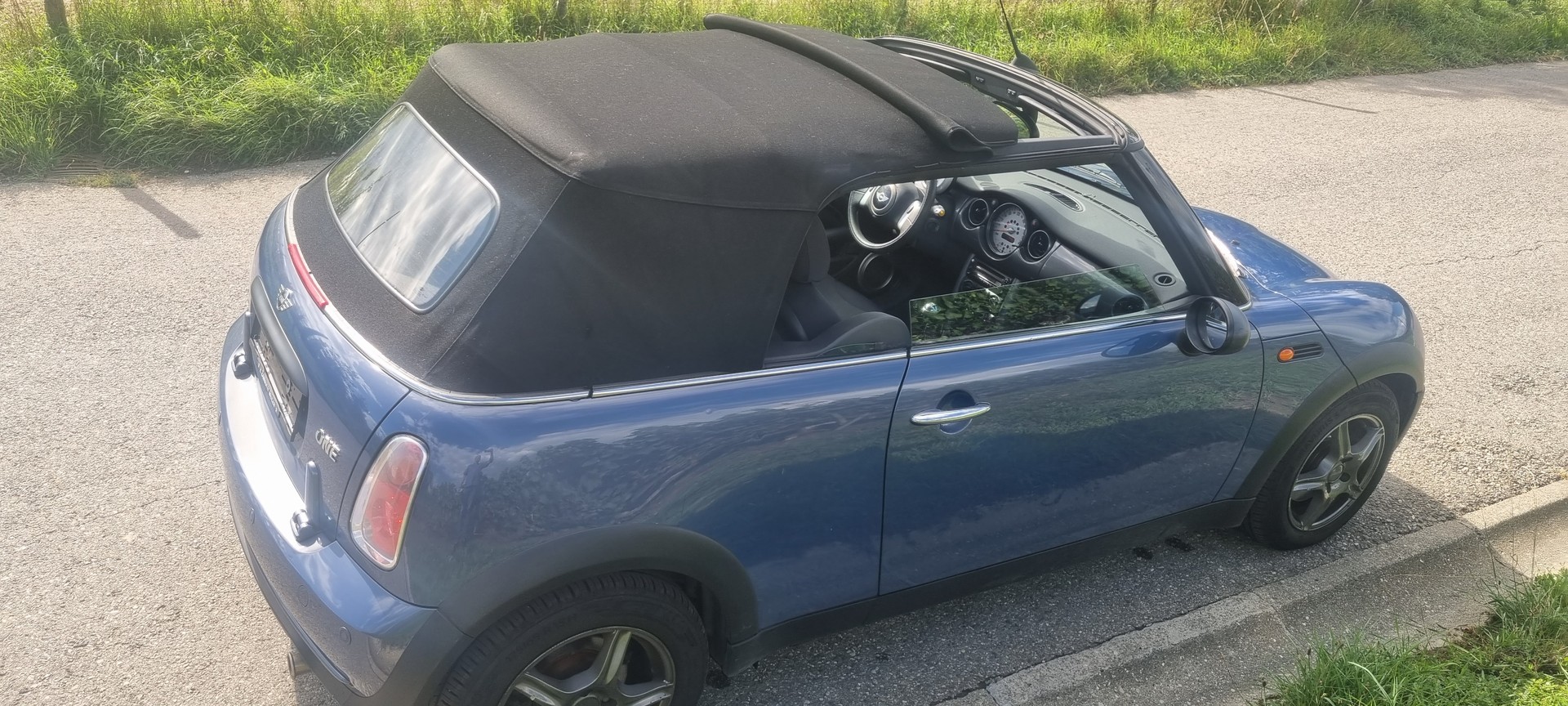 MINI One Cabriolet-image-12