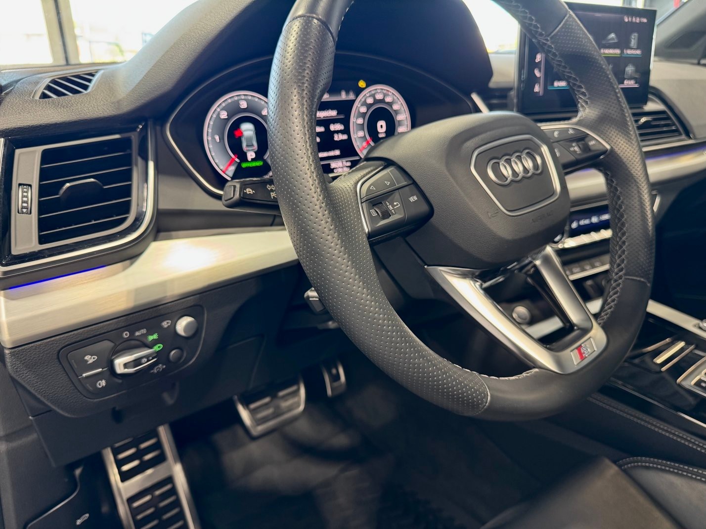 AUDI Q5 Sportback 2.0 40 TDI S Line quattro S-Tronic-image-14
