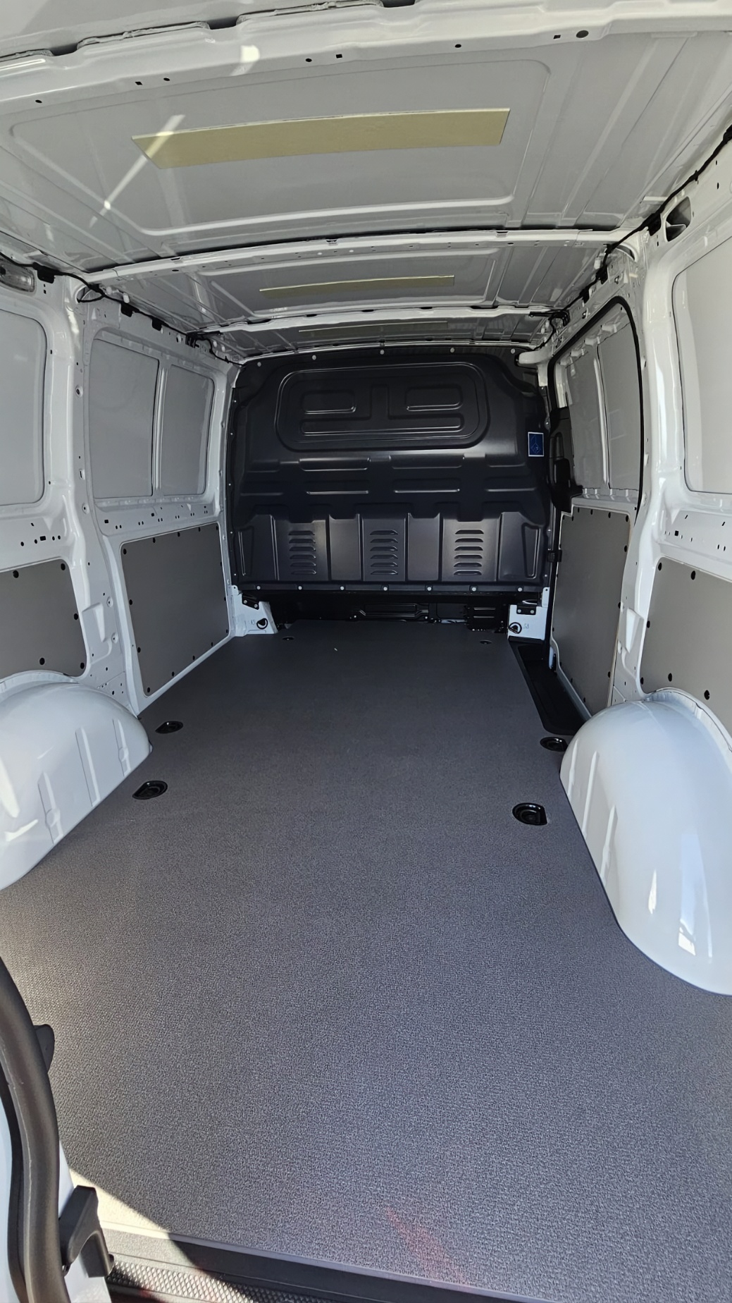 MERCEDES-BENZ eVito Kasten 60kWh Lang-image-3