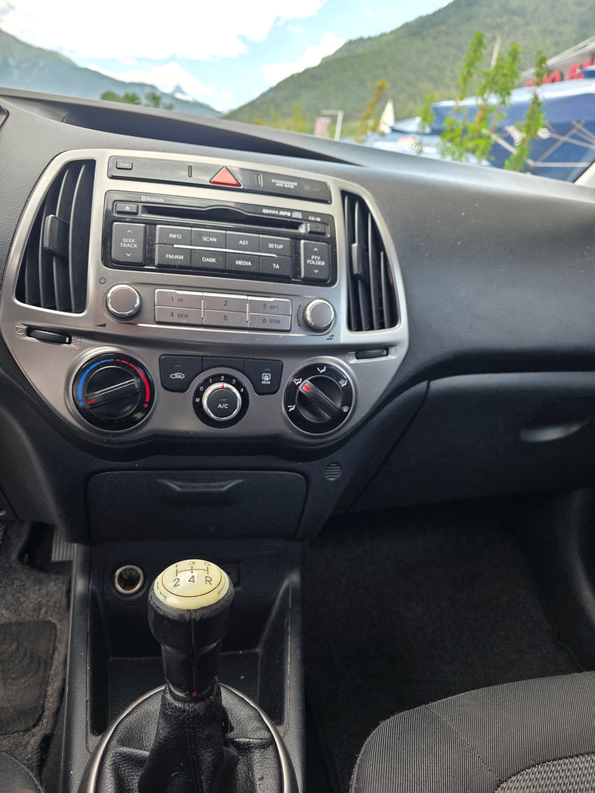 HYUNDAI i20 1.2 GO!-image-12