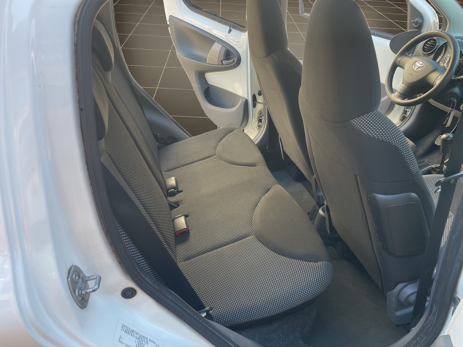TOYOTA Aygo 1.0 Linea Luna-image-13