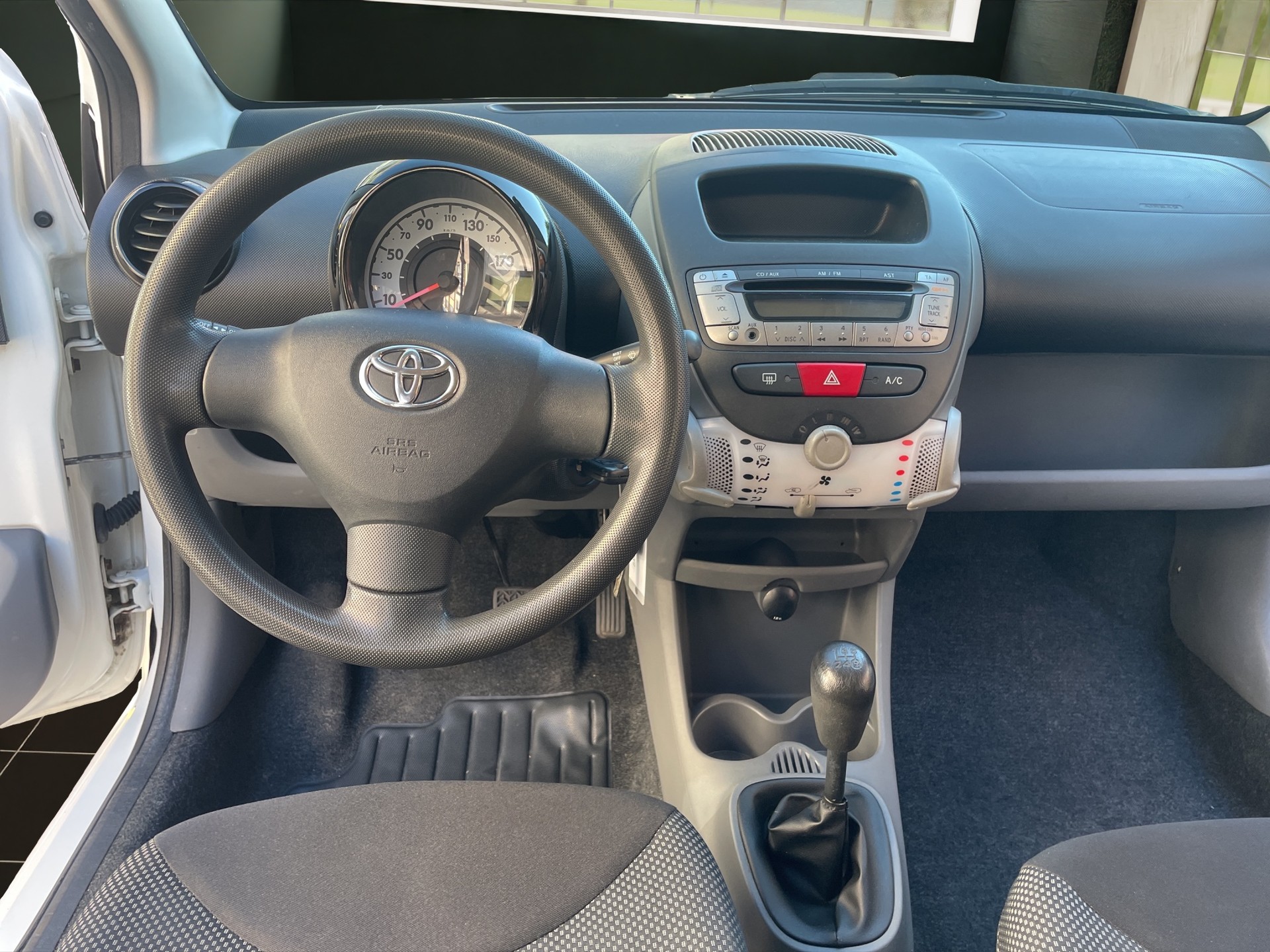 TOYOTA Aygo 1.0 Linea Luna-image-9