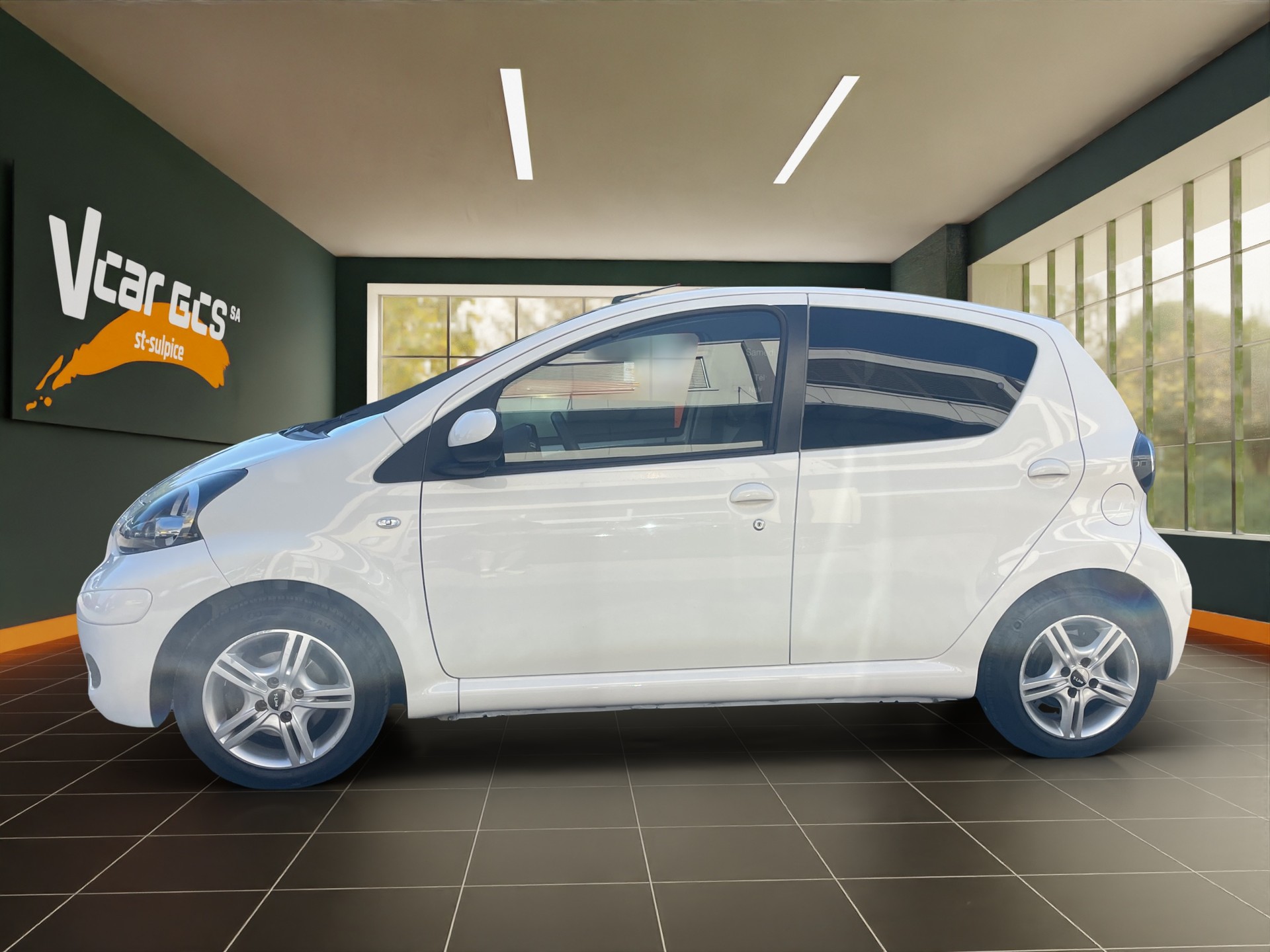 TOYOTA Aygo 1.0 Linea Luna-image-1