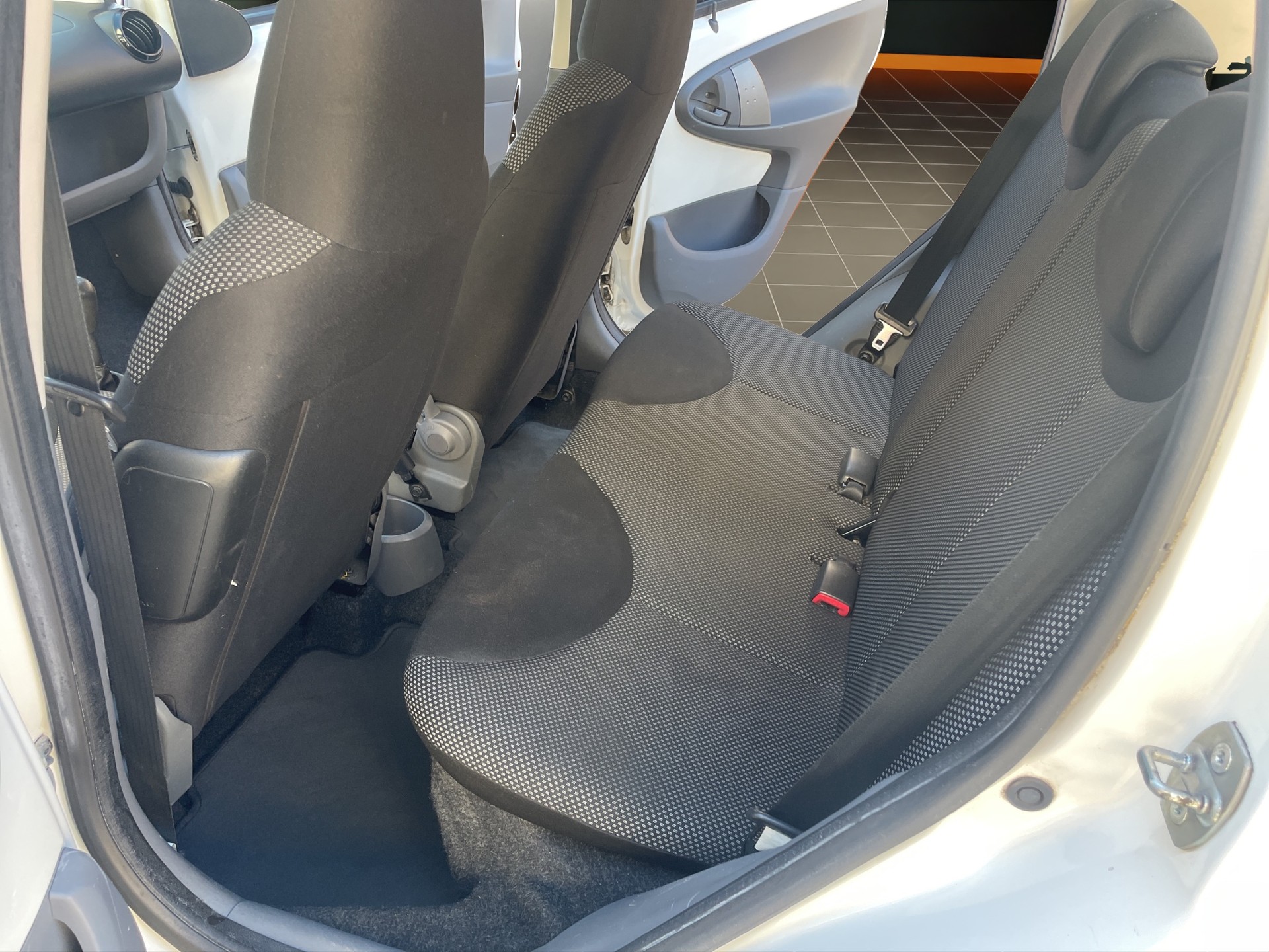 TOYOTA Aygo 1.0 Linea Luna-image-12