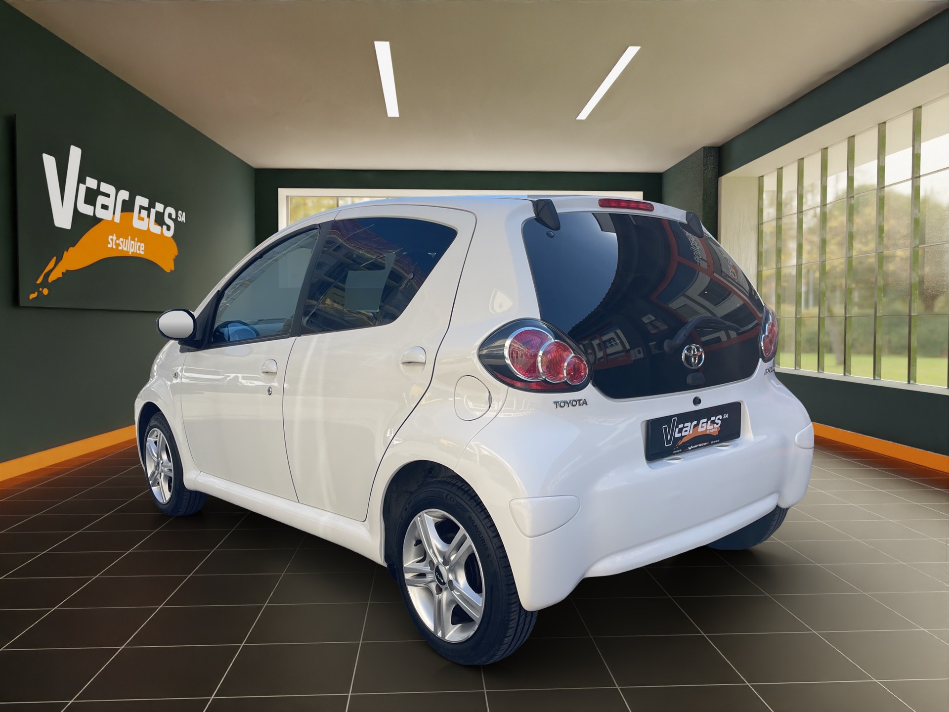 TOYOTA Aygo 1.0 Linea Luna-image-2