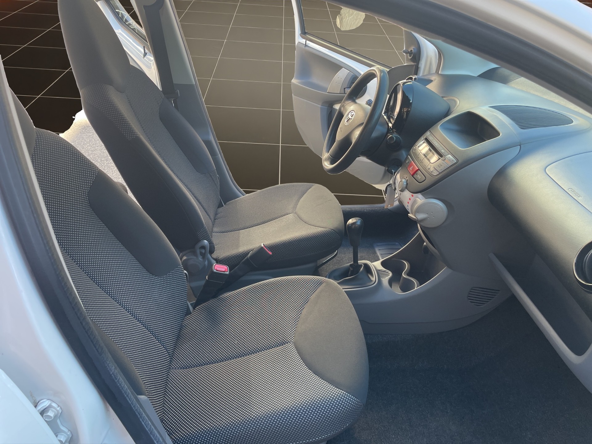 TOYOTA Aygo 1.0 Linea Luna-image-11