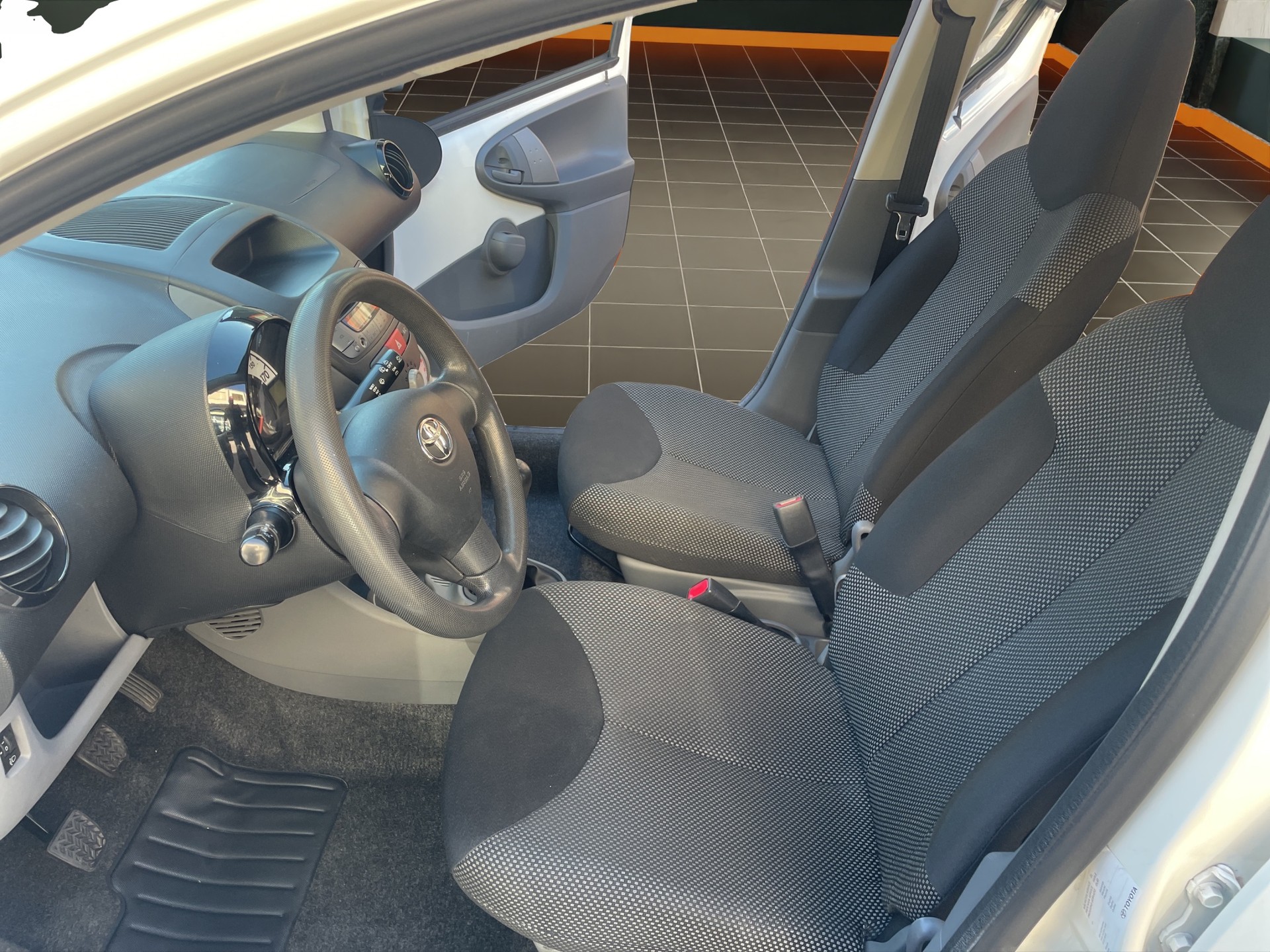 TOYOTA Aygo 1.0 Linea Luna-image-8