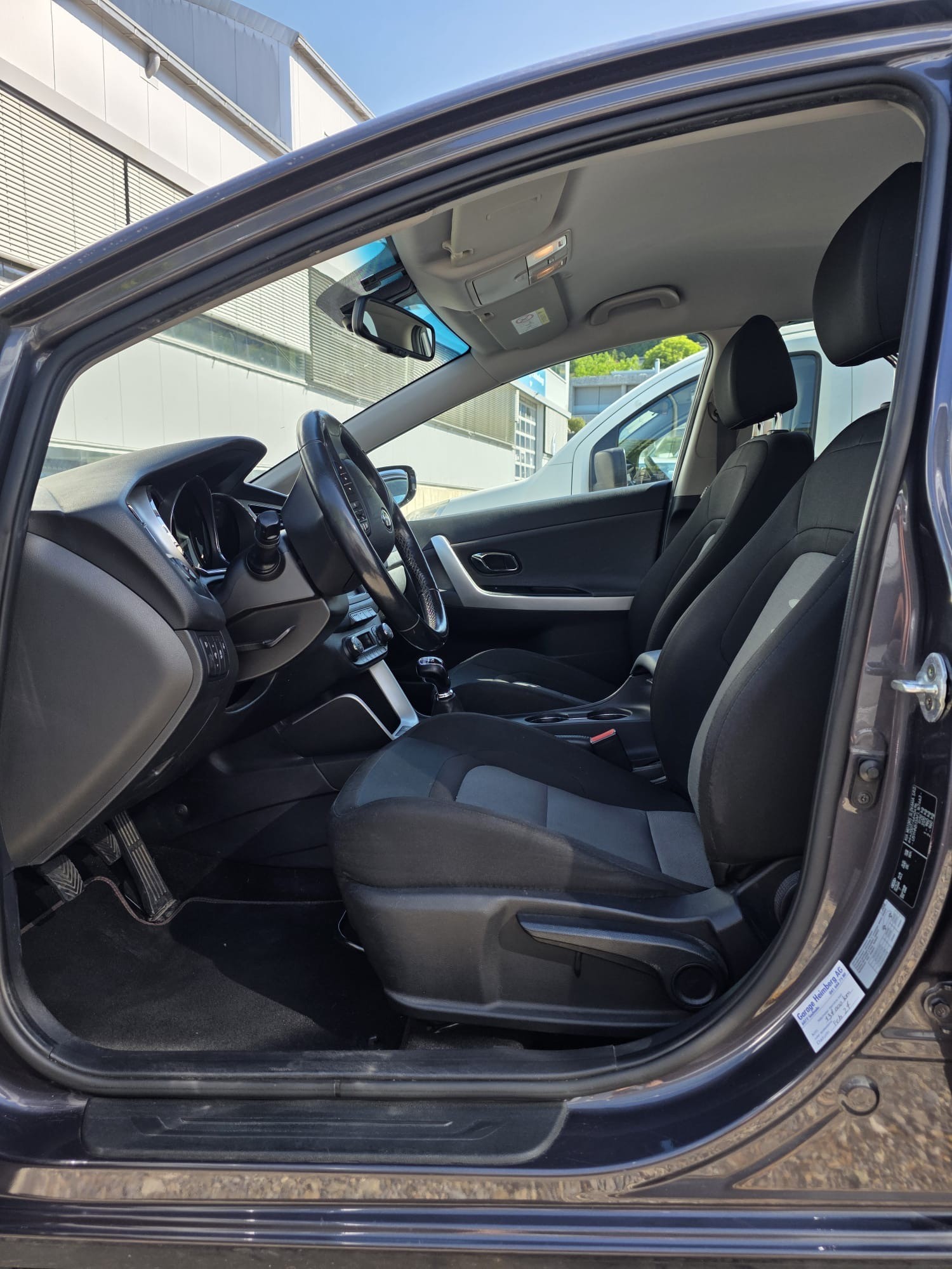 KIA Cee'd 1.6 GDi Classic-image-7