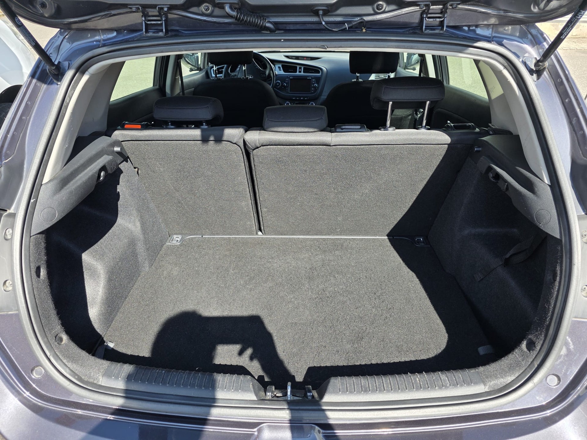 KIA Cee'd 1.6 GDi Classic-image-12