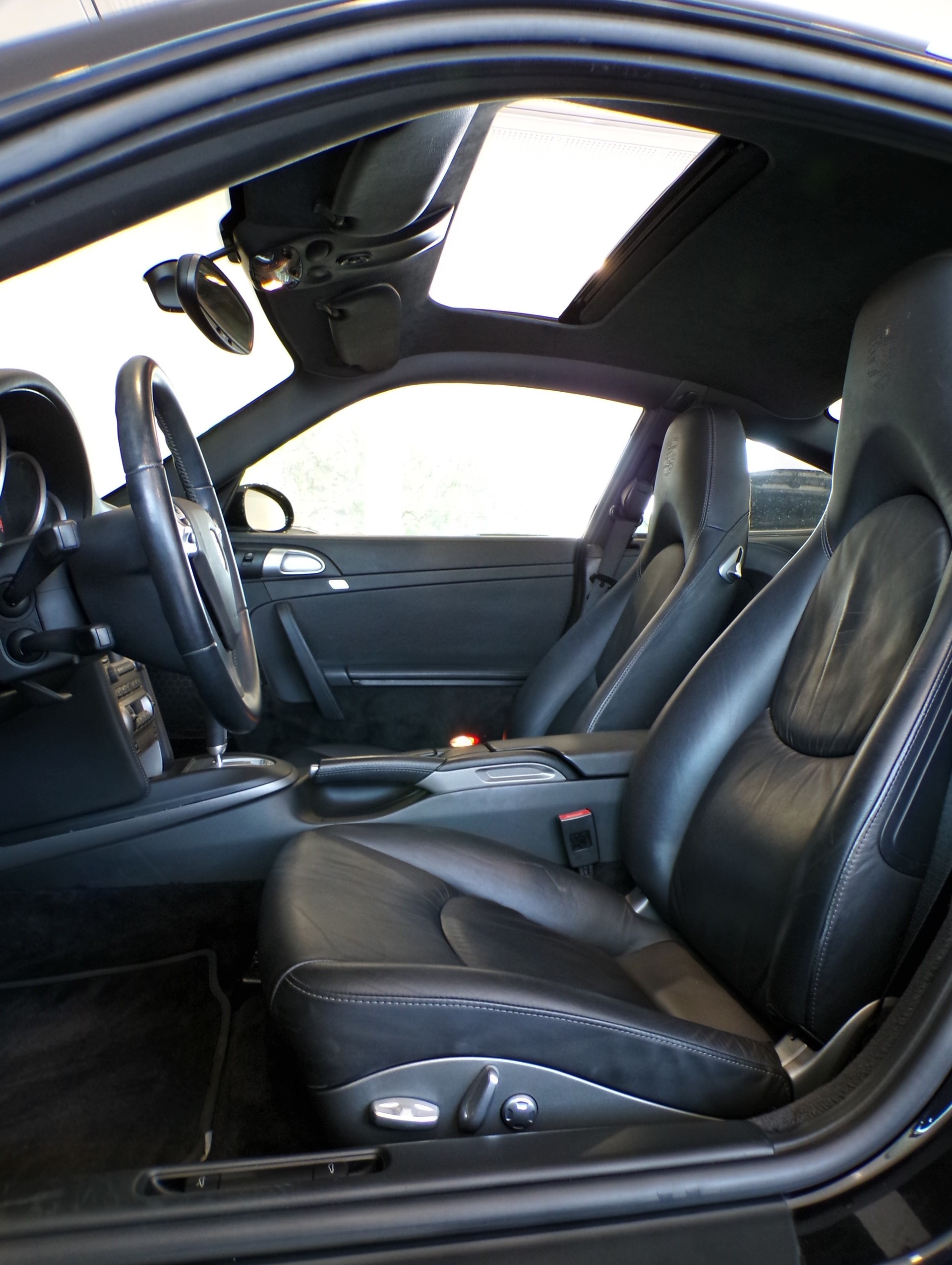 PORSCHE 911 Carrera 4-image-18