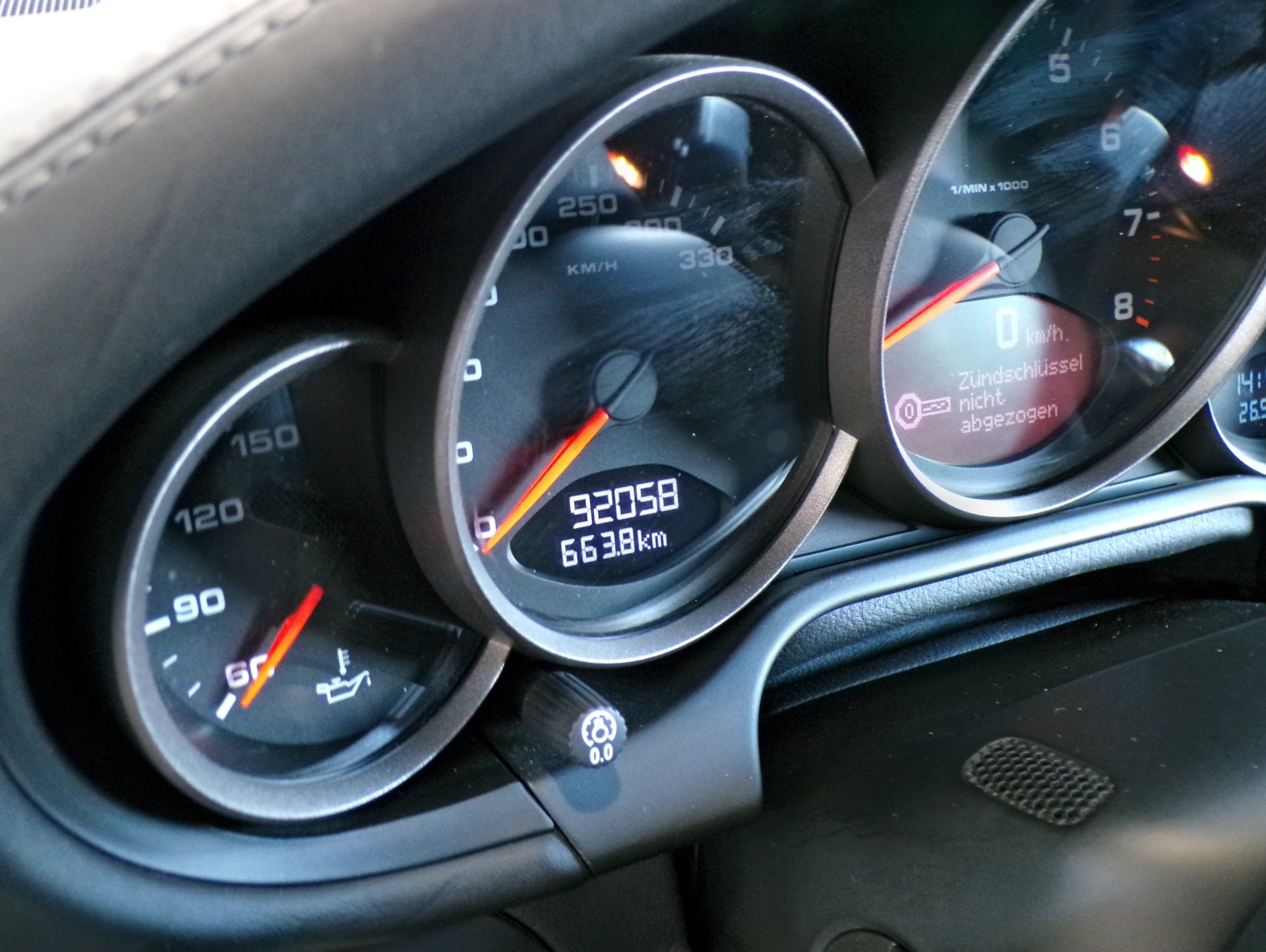 PORSCHE 911 Carrera 4-image-17