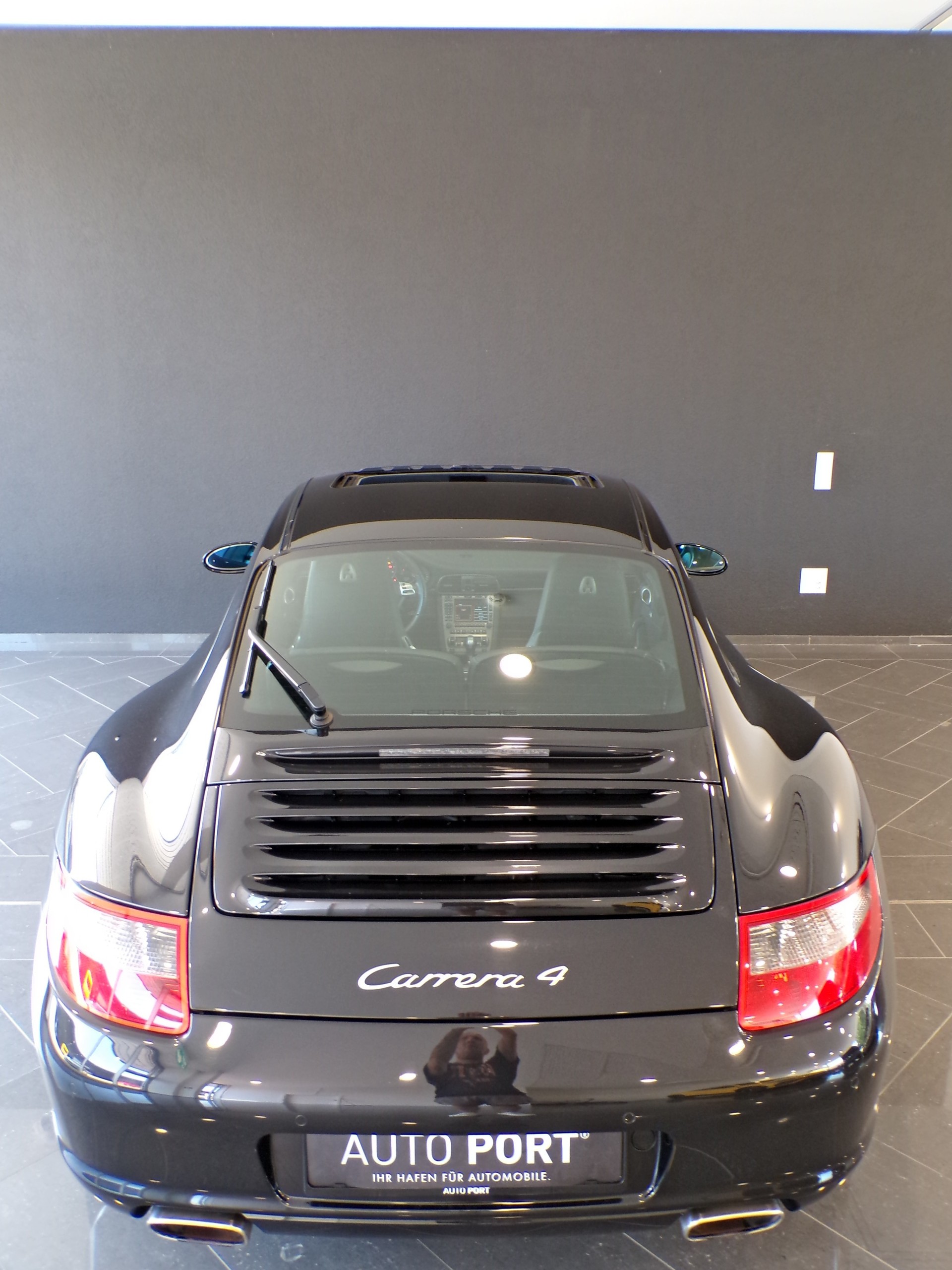 PORSCHE 911 Carrera 4-image-7