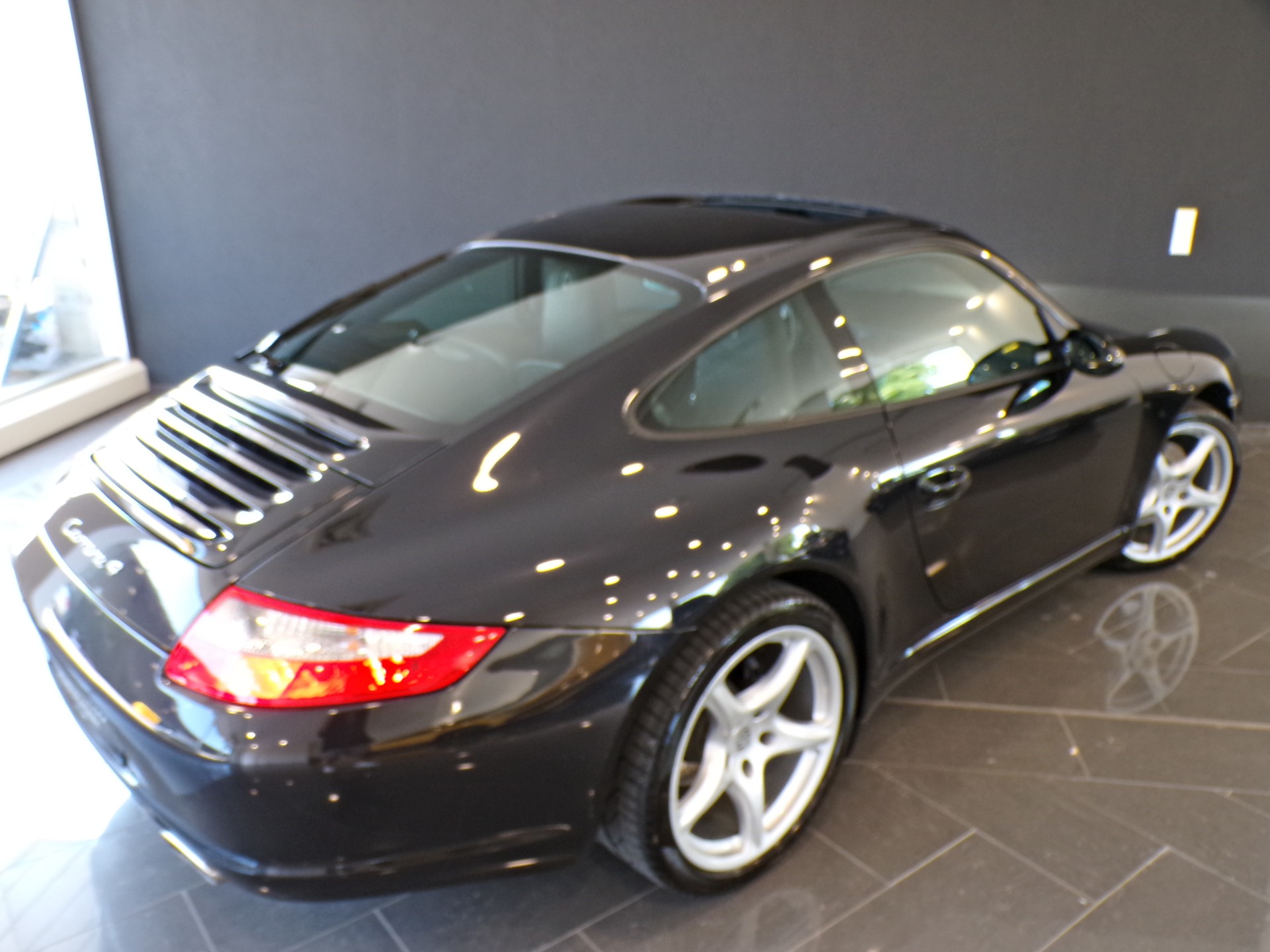 PORSCHE 911 Carrera 4-image-14