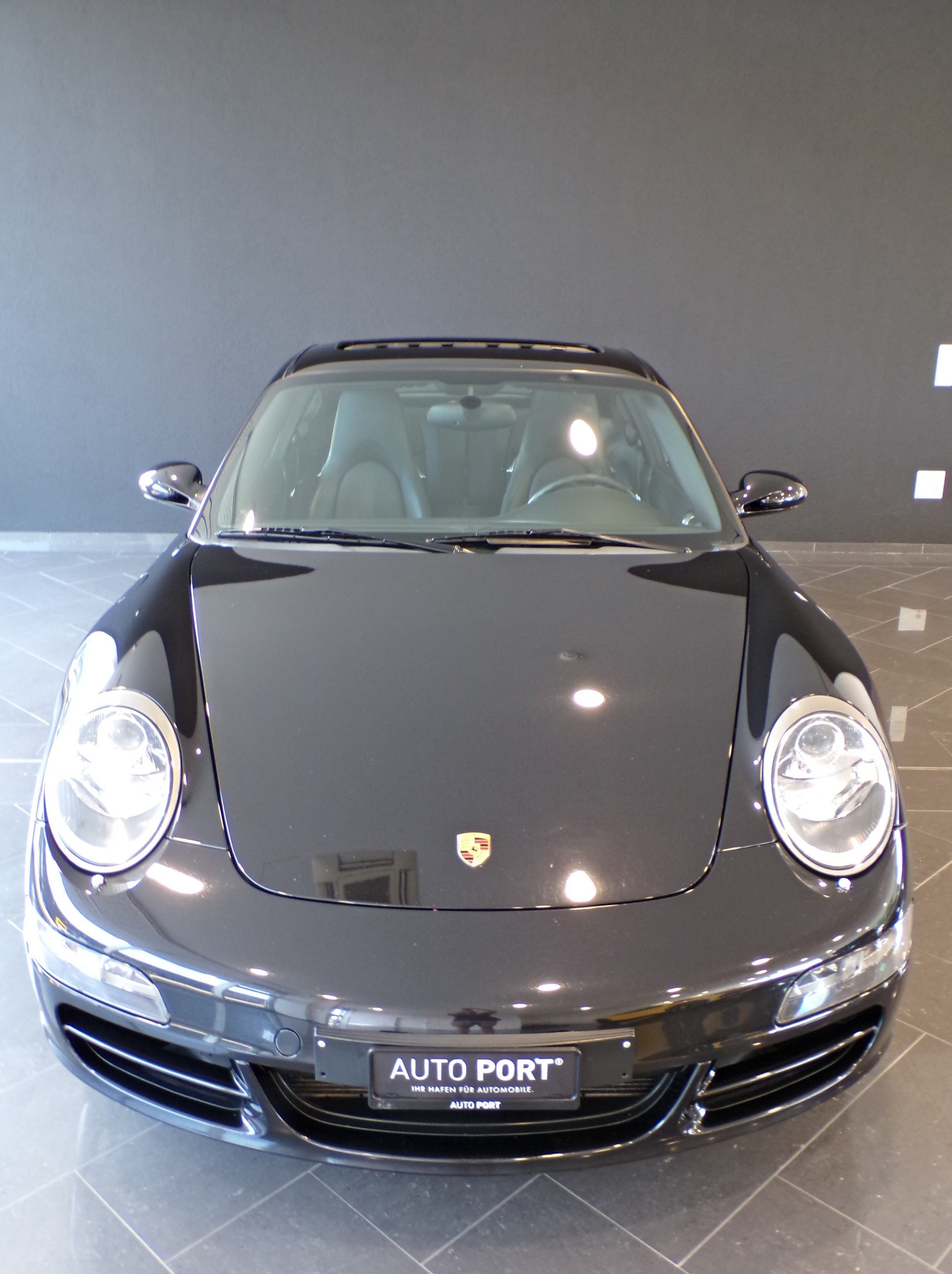 PORSCHE 911 Carrera 4-image-6