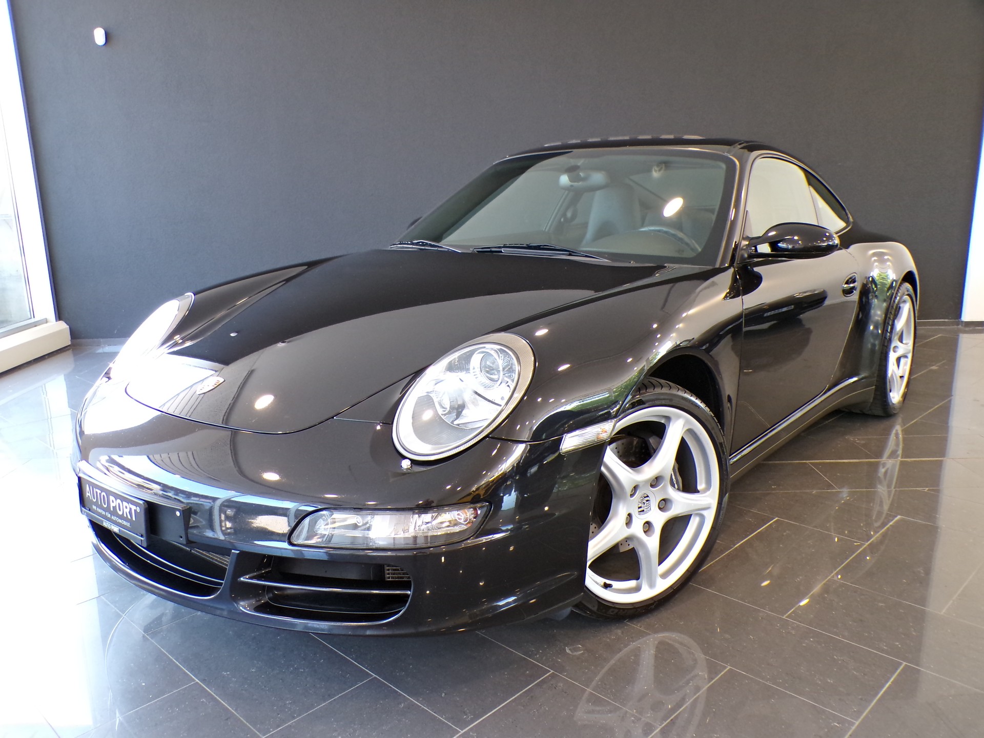 PORSCHE 911 Carrera 4-image-1