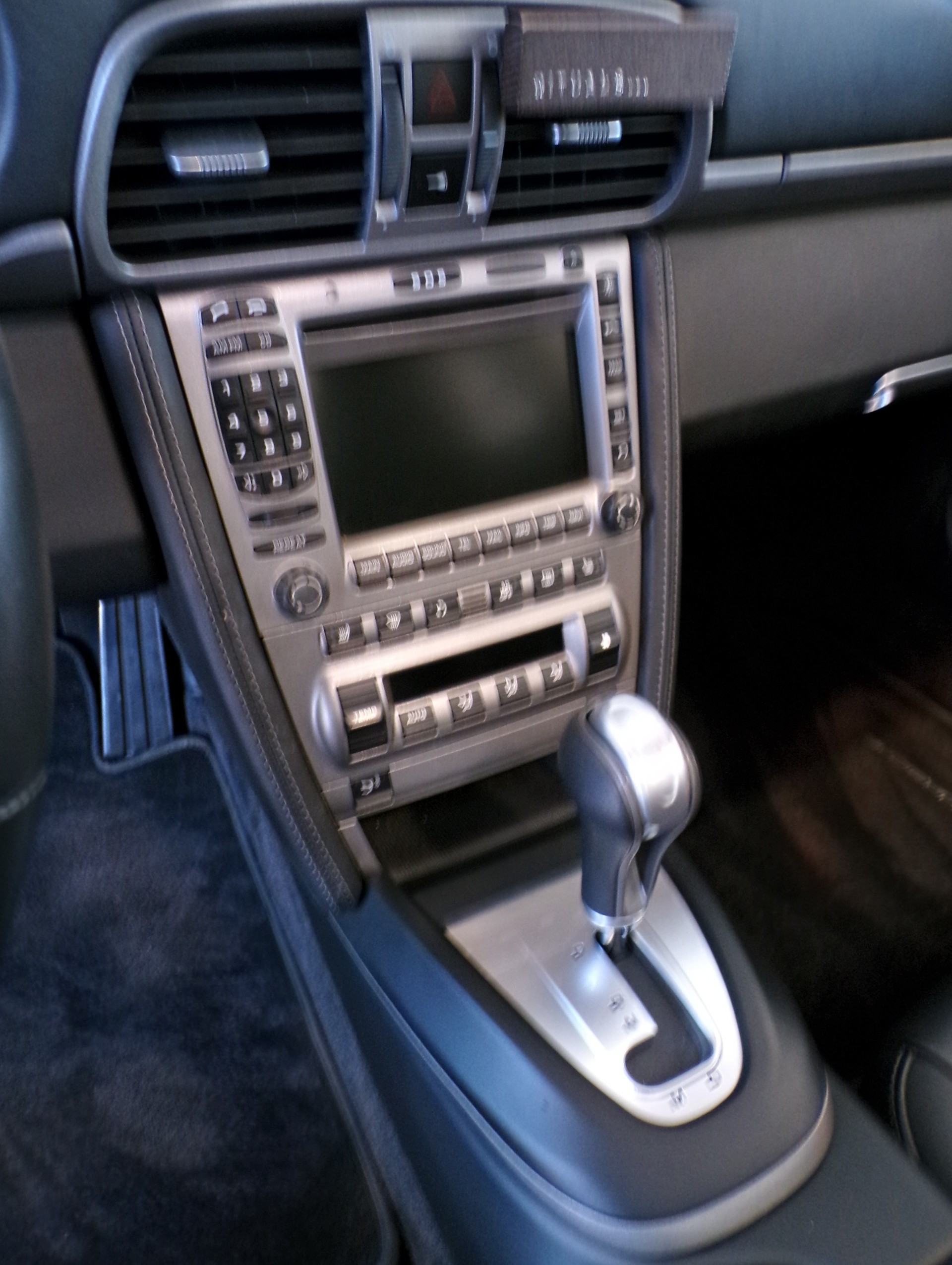 PORSCHE 911 Carrera 4-image-21