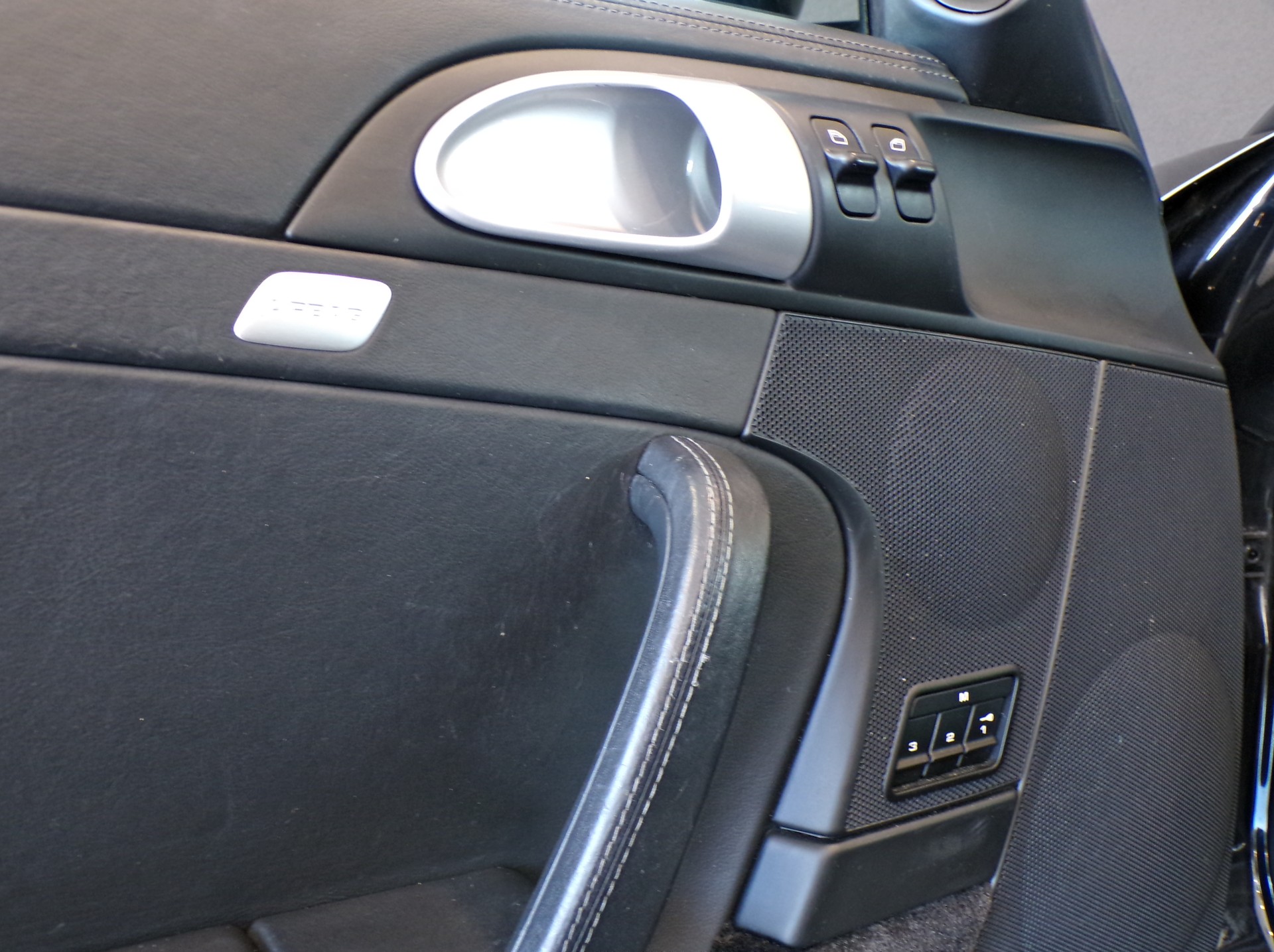 PORSCHE 911 Carrera 4-image-16