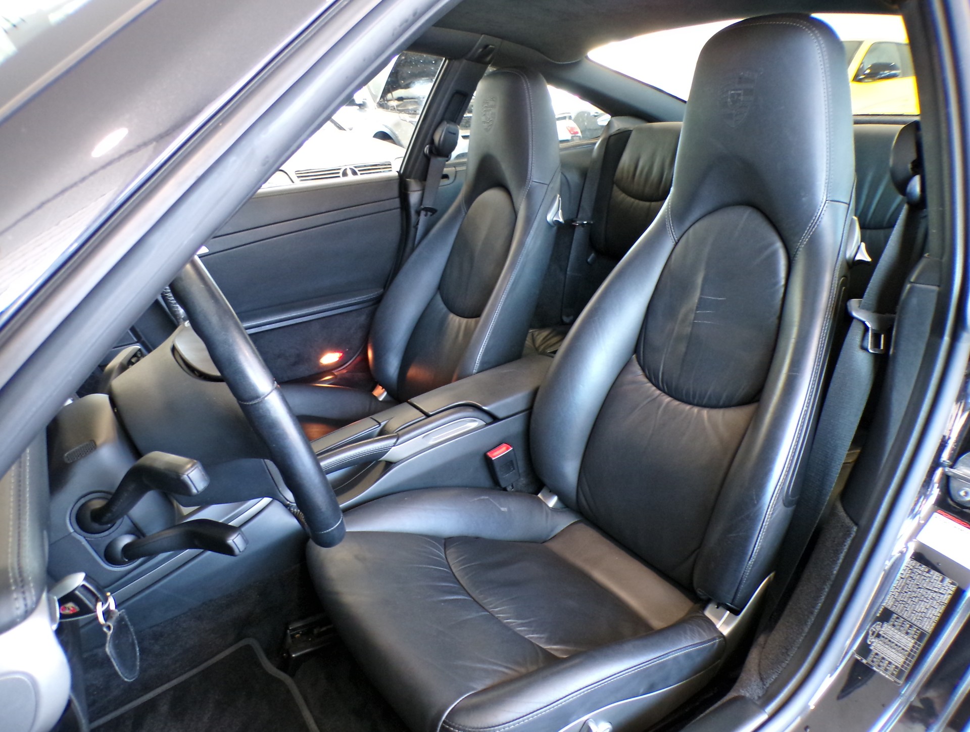PORSCHE 911 Carrera 4-image-19