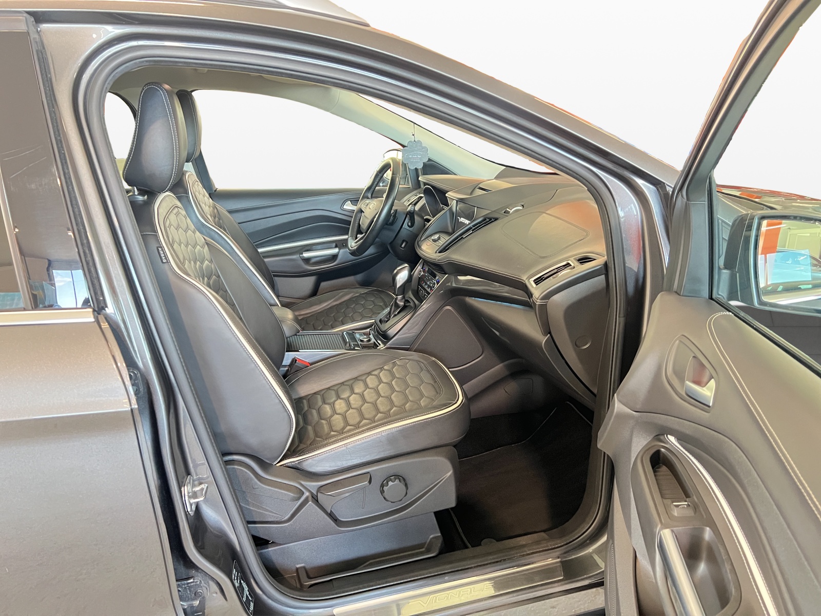 FORD Kuga 2.0 TDCi Vignale 4WD PowerShift-image-8