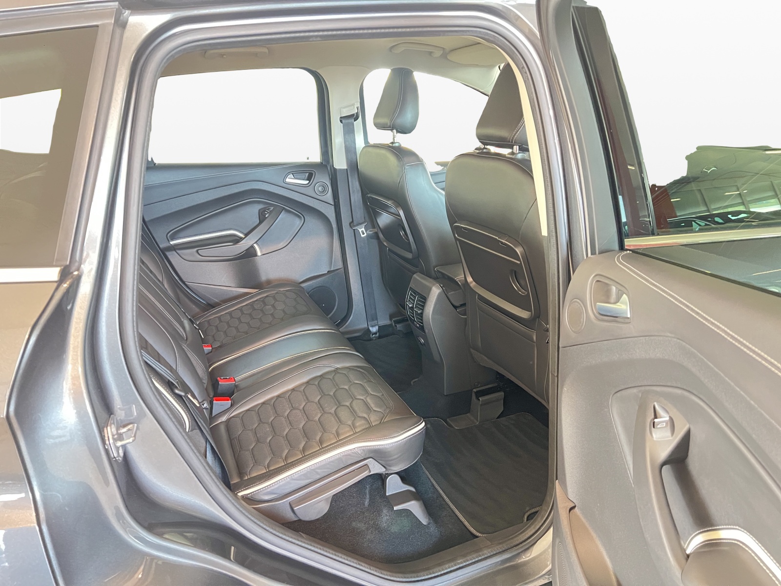 FORD Kuga 2.0 TDCi Vignale 4WD PowerShift-image-9