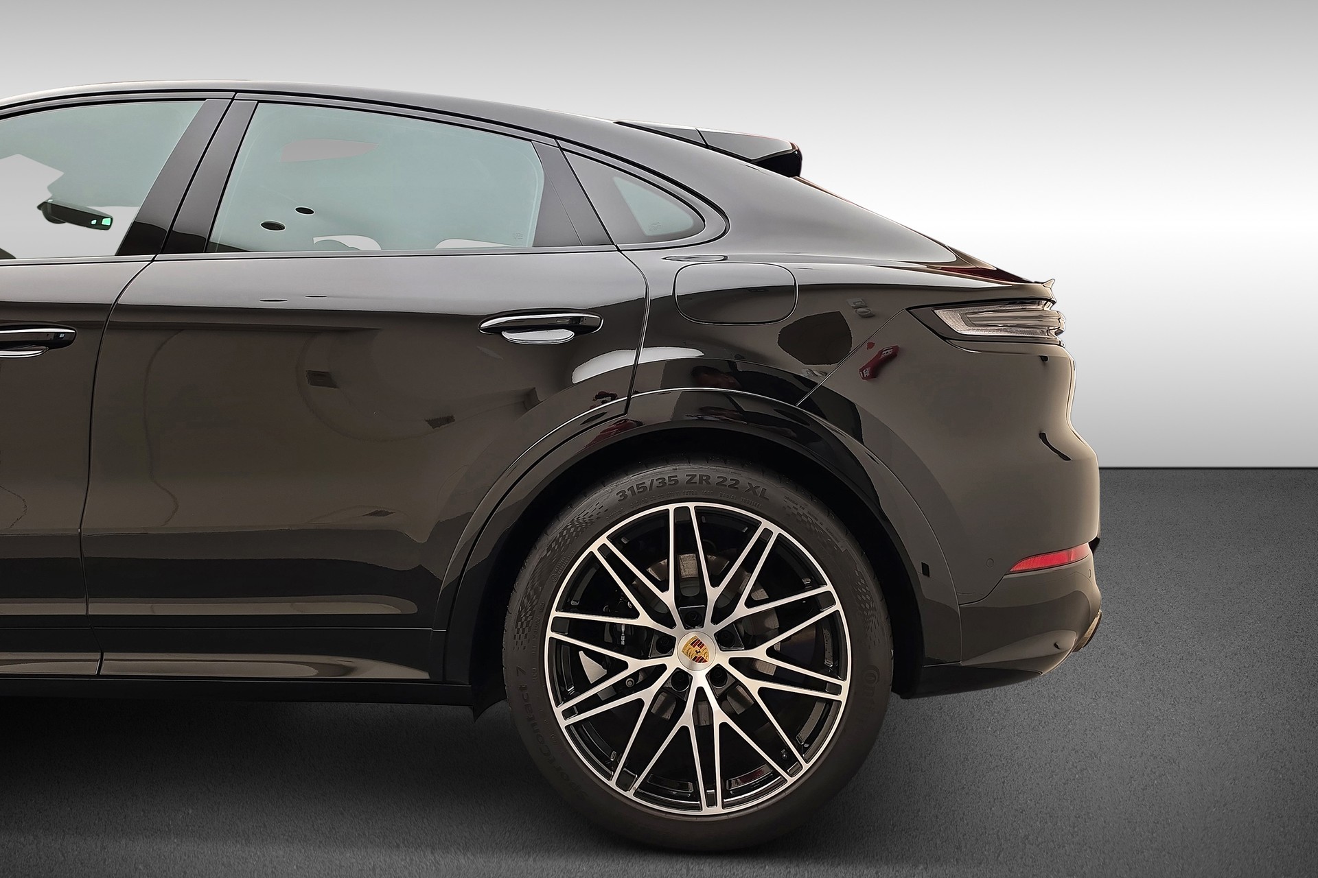 PORSCHE Cayenne Coupé E-Hybrid-image-8