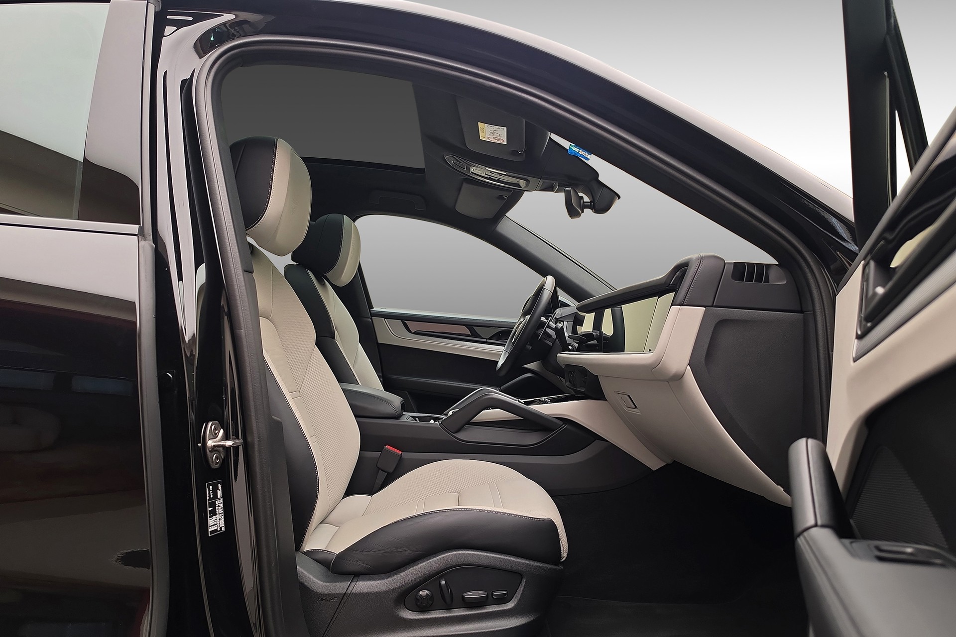 PORSCHE Cayenne Coupé E-Hybrid-image-13