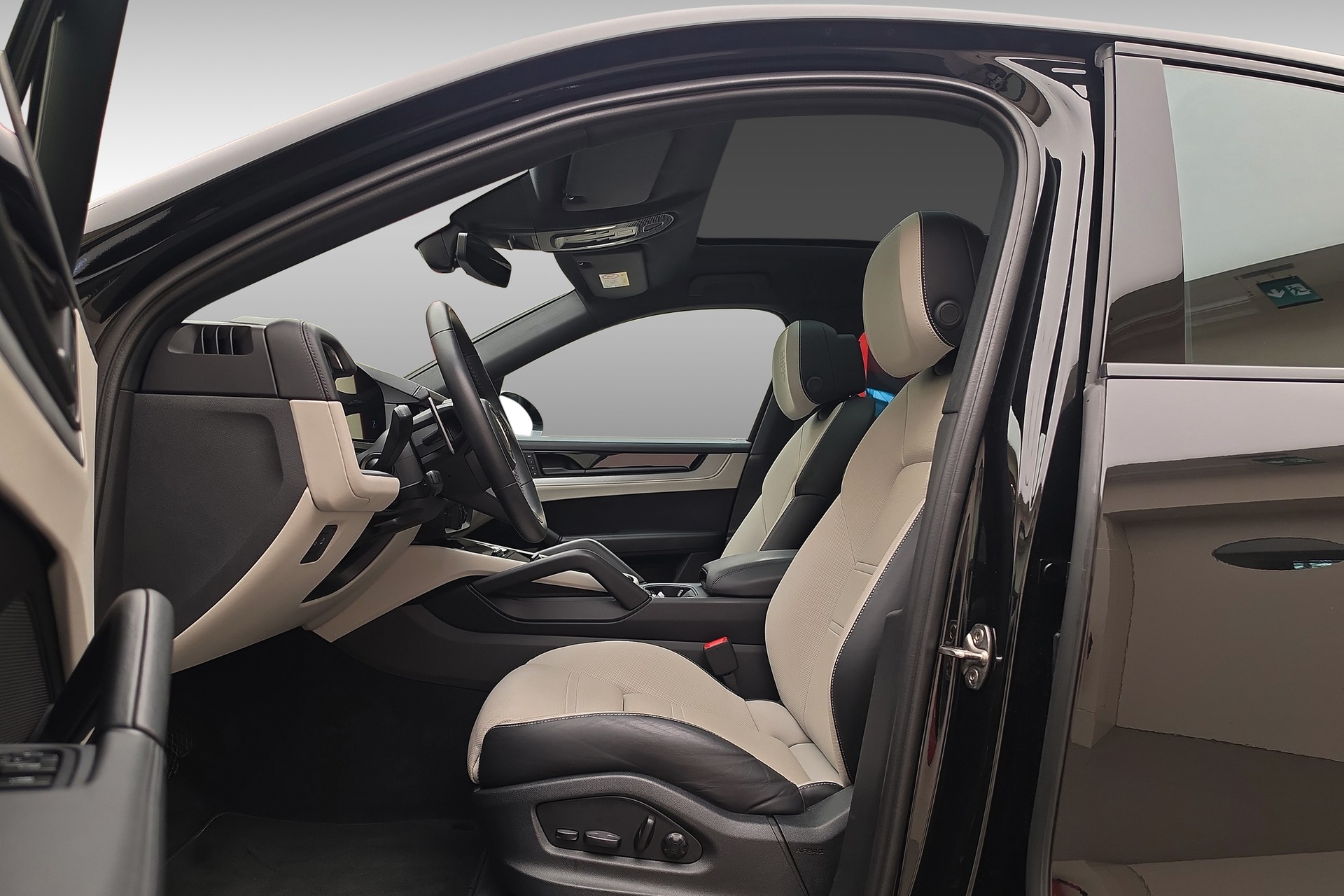 PORSCHE Cayenne Coupé E-Hybrid-image-12