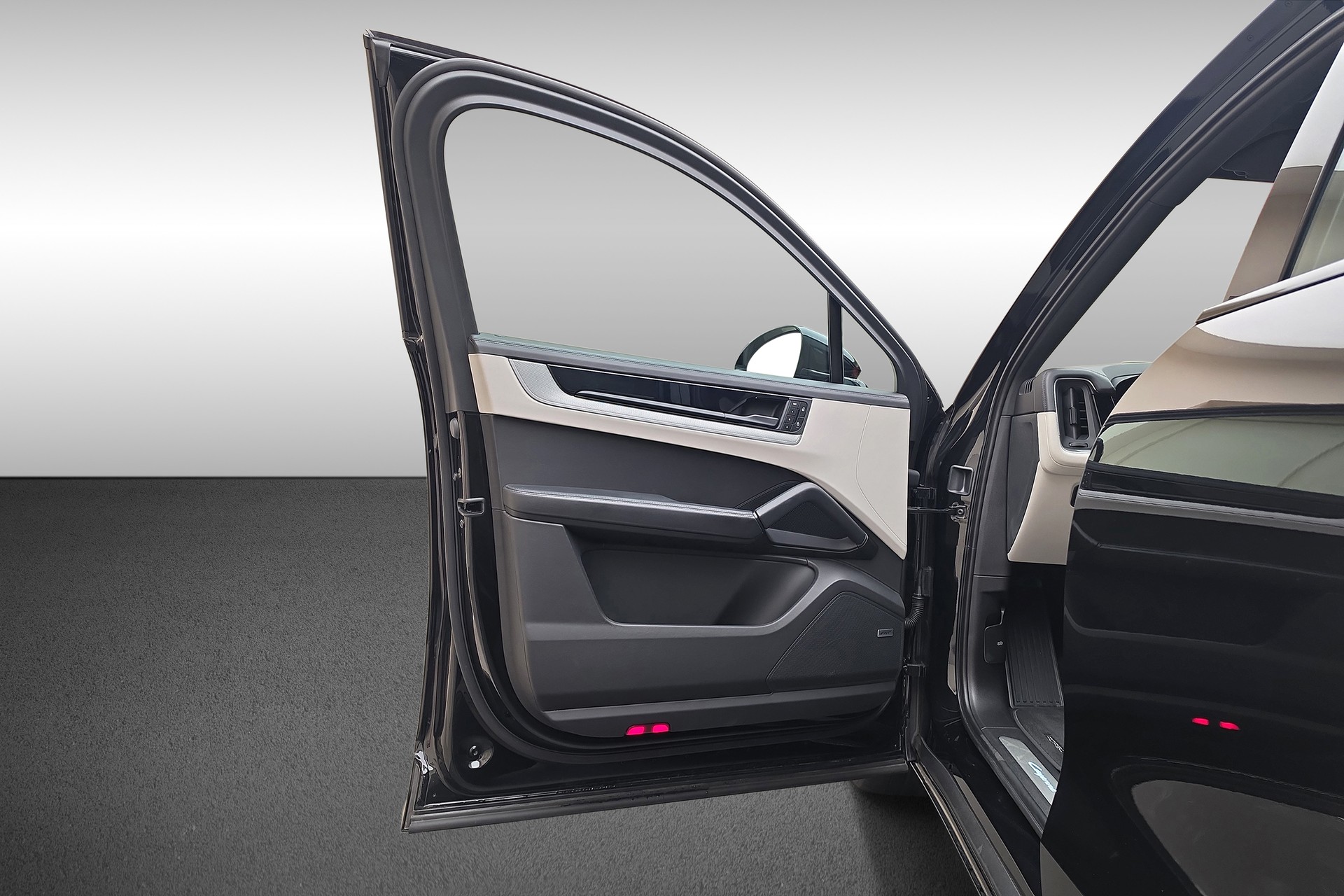 PORSCHE Cayenne Coupé E-Hybrid-image-9
