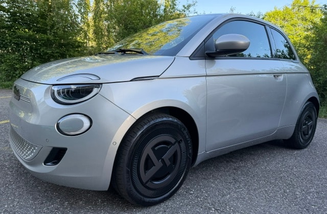 FIAT 500 electric 87 kW Armani-image-0
