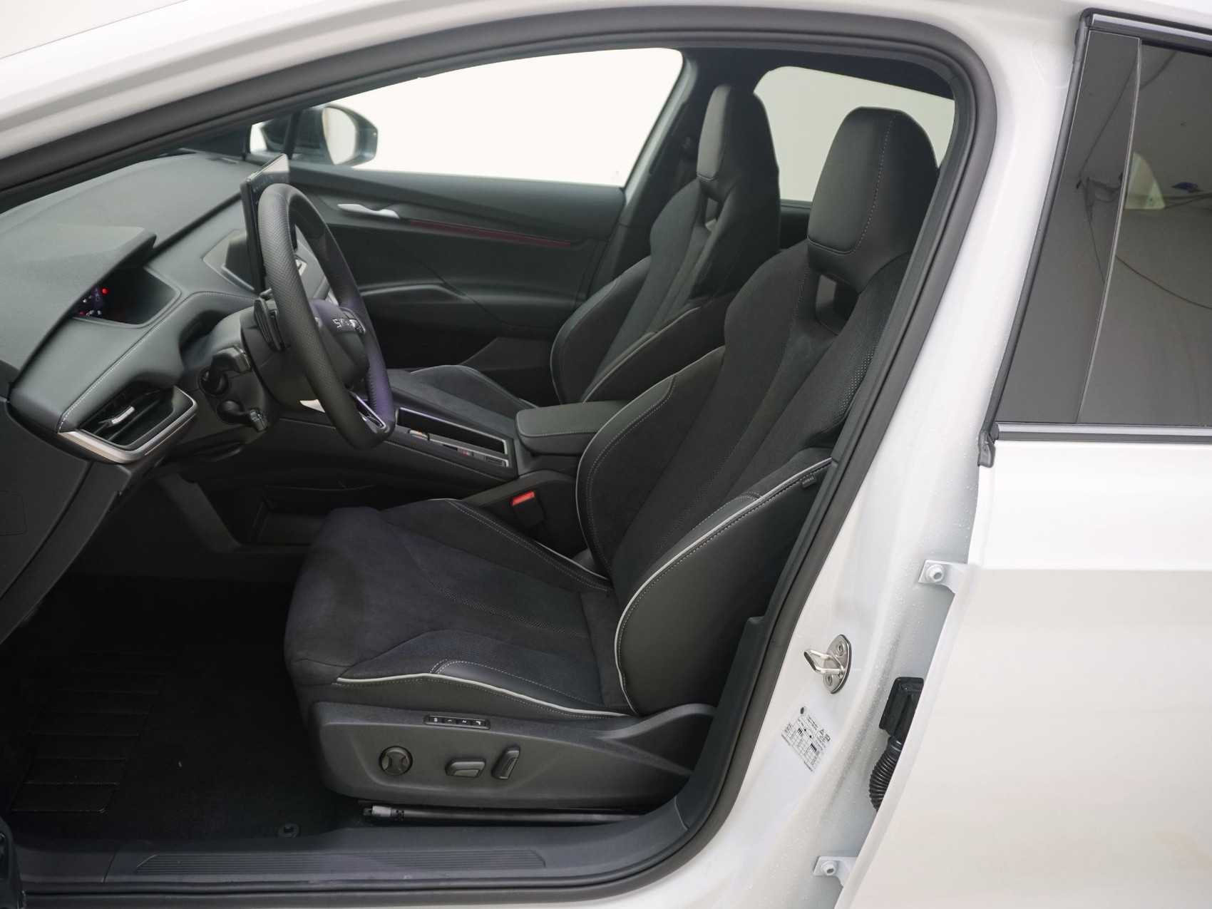 SKODA Enyaq iV 85x SportLine MAXX-image-12