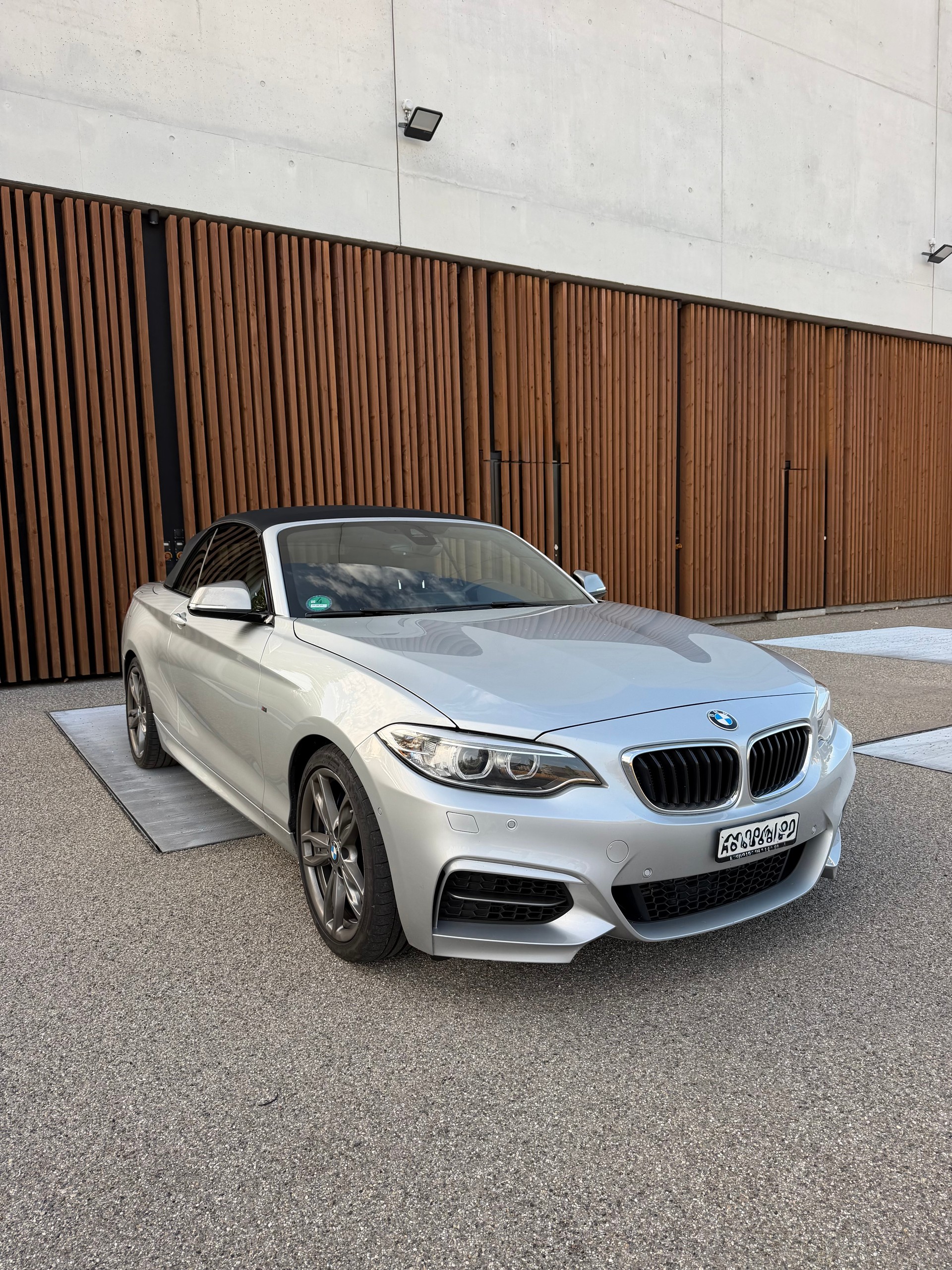 BMW M235i xDrive SAG-image-1