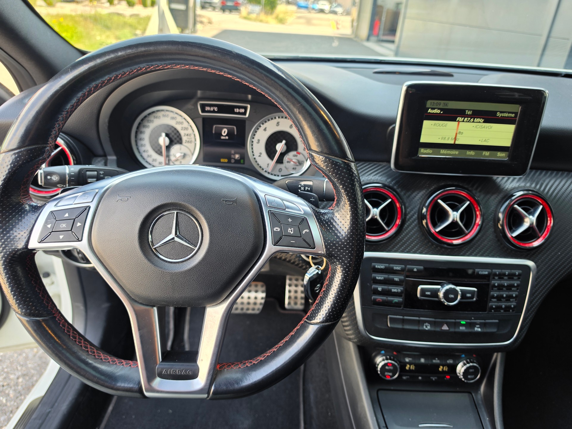 MERCEDES-BENZ A 250 Sport 4Matic 7G-DCT-image-9