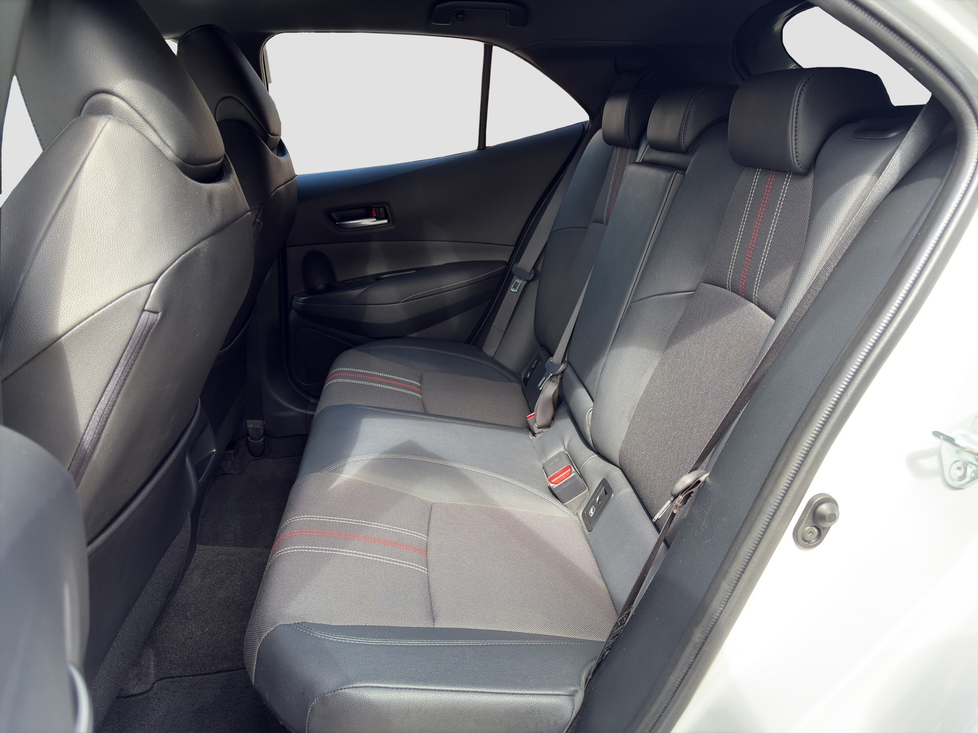 TOYOTA Corolla 2.0 HSD GR-S e-CVT-image-10