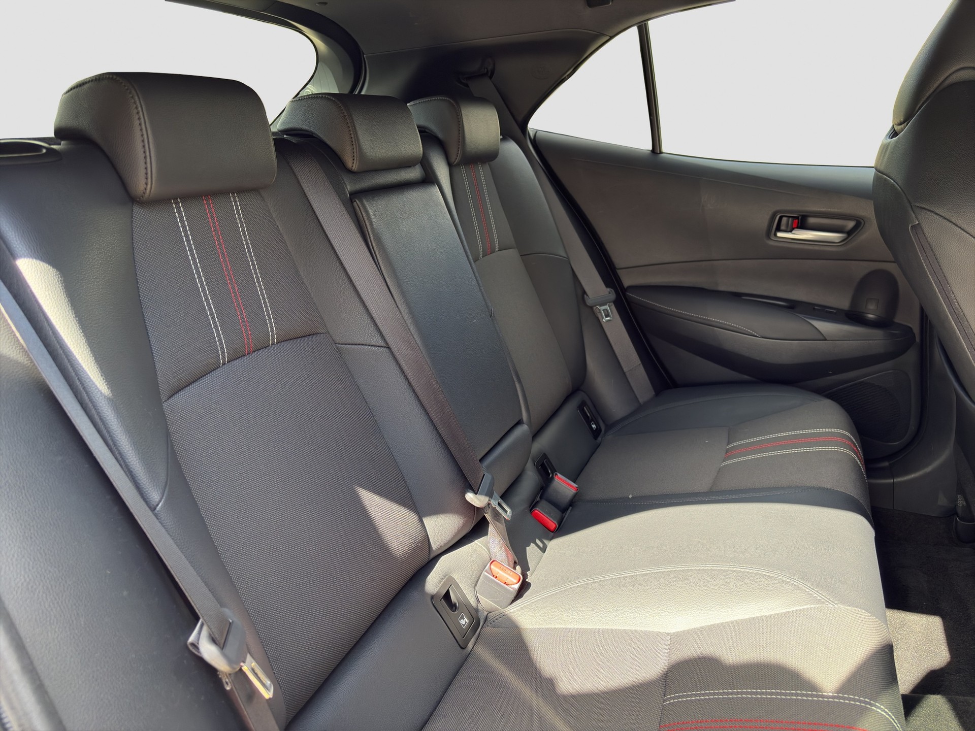 TOYOTA Corolla 2.0 HSD GR-S e-CVT-image-18