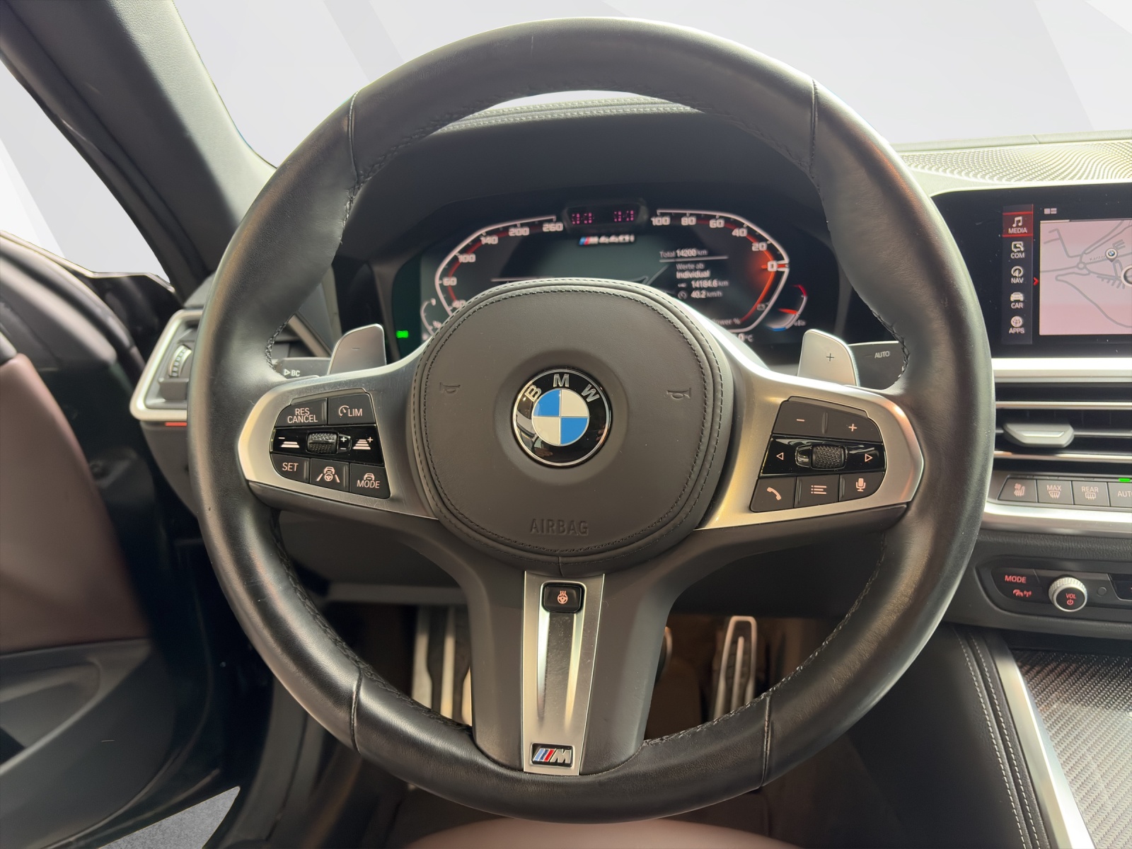 BMW M440i xDrive Cabrio-image-11