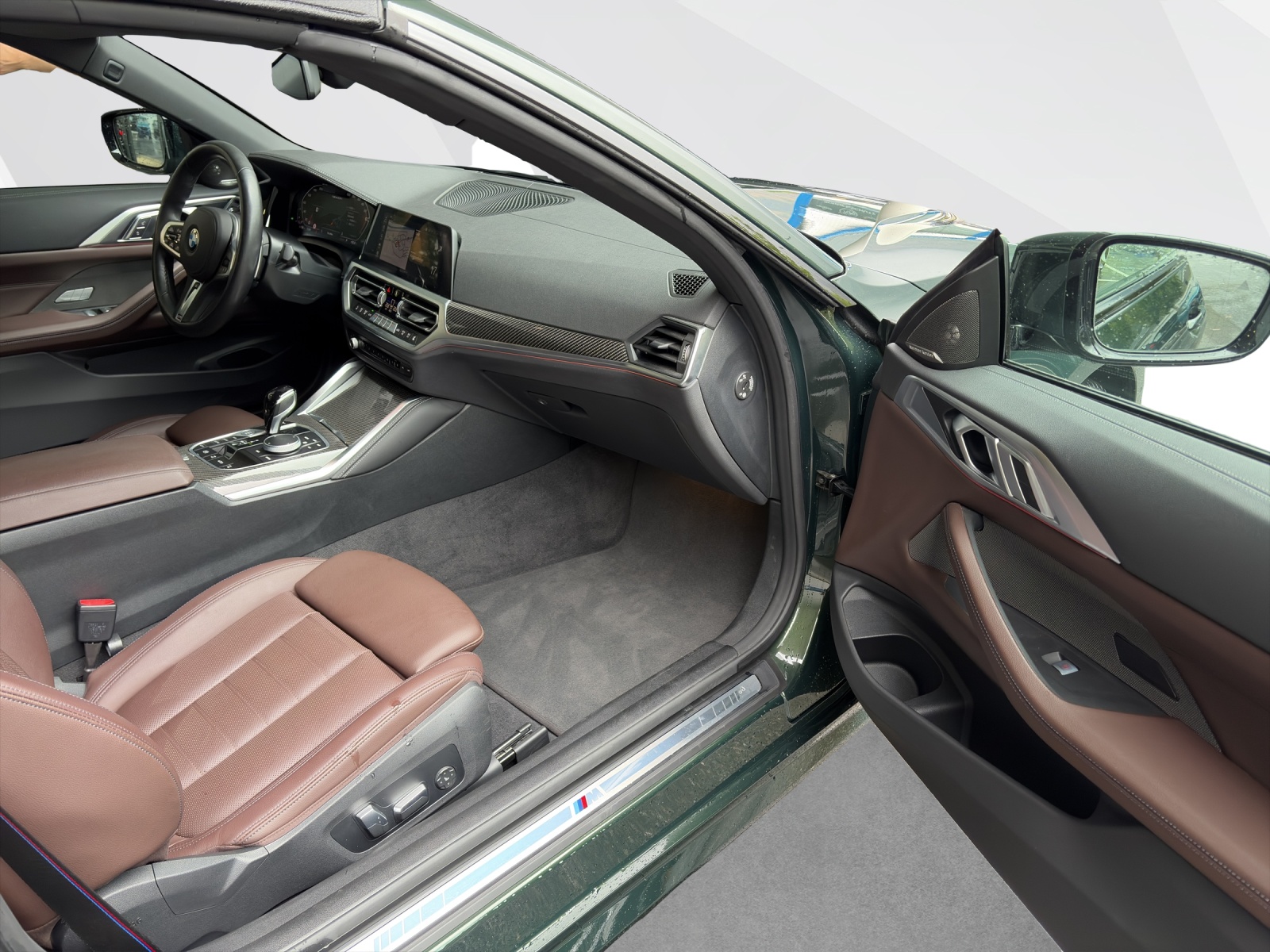 BMW M440i xDrive Cabrio-image-16