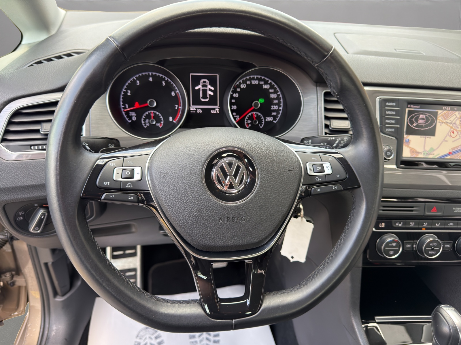 VW Golf Sportsvan 1.4 TSI Allstar DSG-image-9