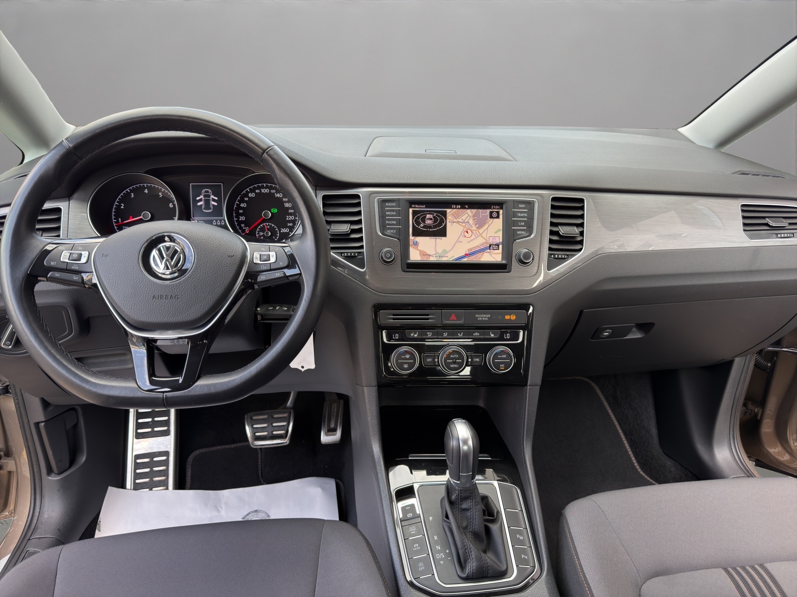 VW Golf Sportsvan 1.4 TSI Allstar DSG-image-13