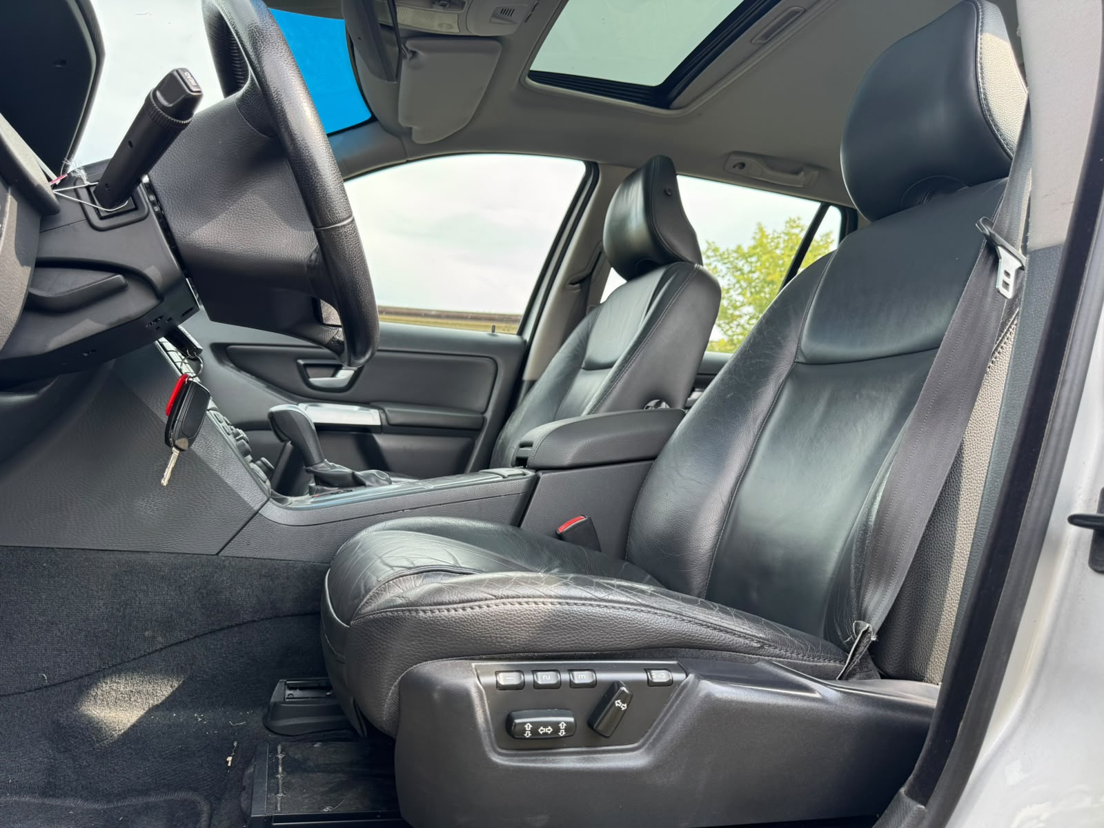 VOLVO XC90 AWD Momentum Geartronic-image-12