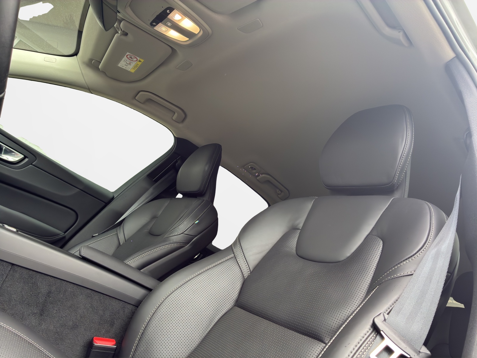 VOLVO XC60 2.0 B5 MH Plus Dark AWD-image-18