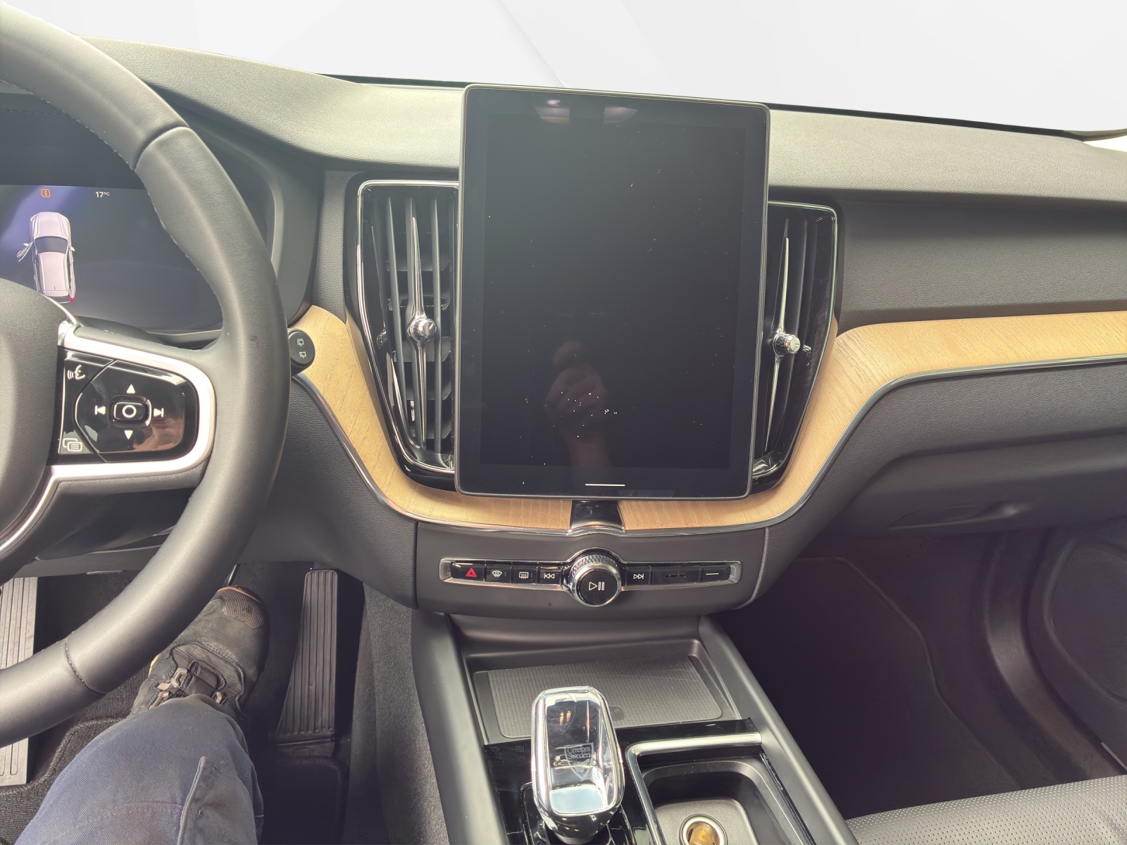 VOLVO XC60 2.0 B5 MH Plus Dark AWD-image-17