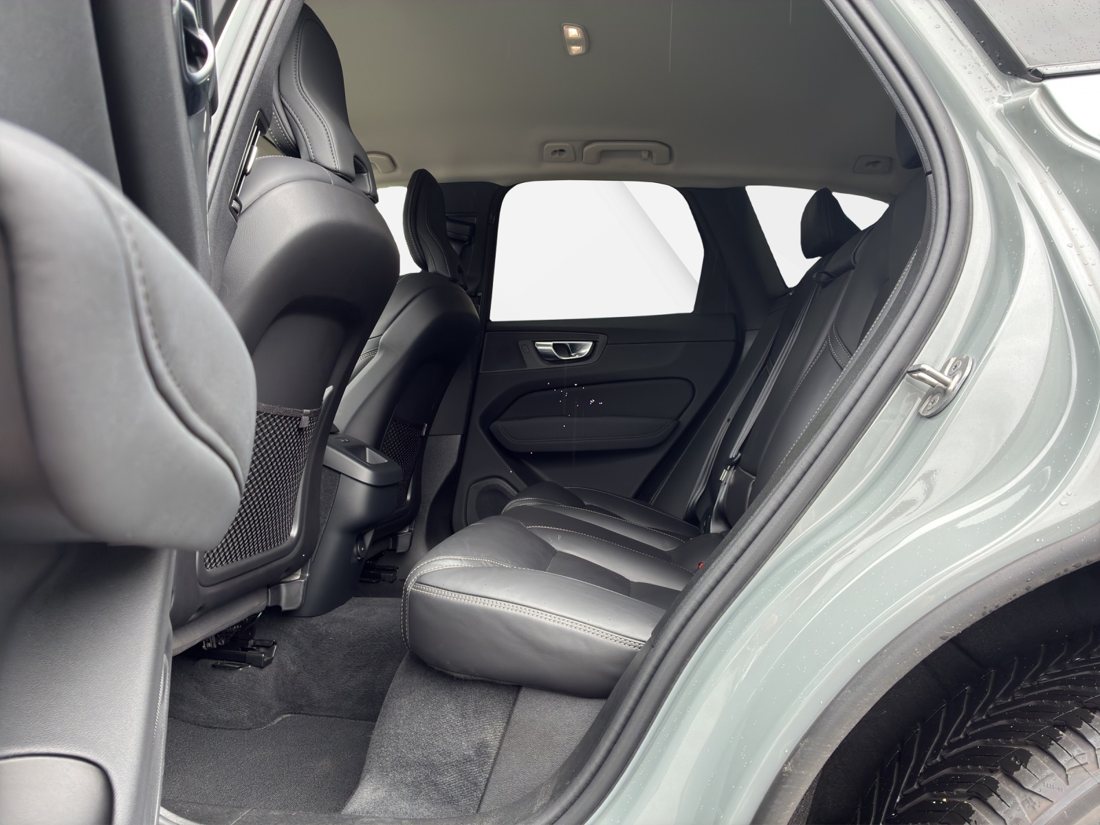VOLVO XC60 2.0 B5 MH Plus Dark AWD-image-13