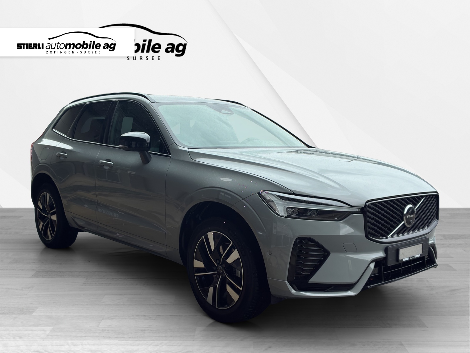 VOLVO XC60 2.0 B5 MH Plus Dark AWD-showroom-element-2