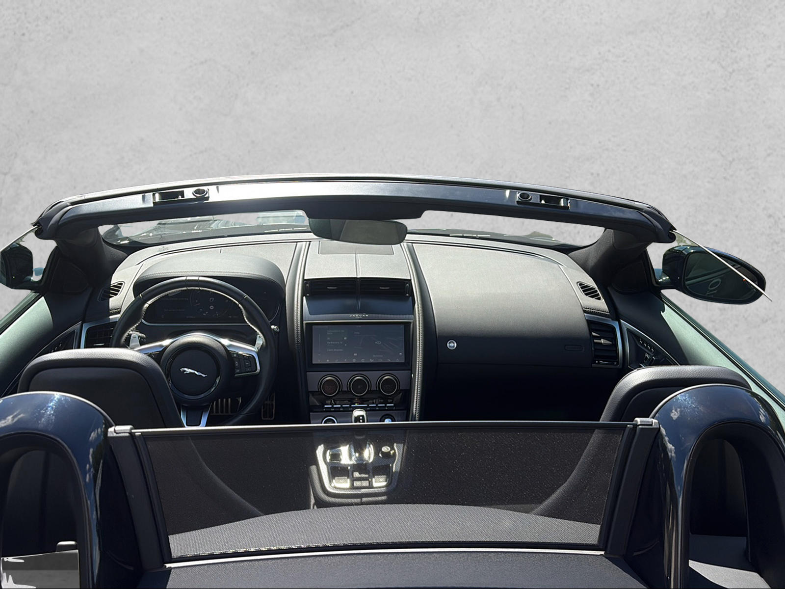 JAGUAR F-Type Convertible 2.0 I4 R-Dynamic Black Automatik-image-8