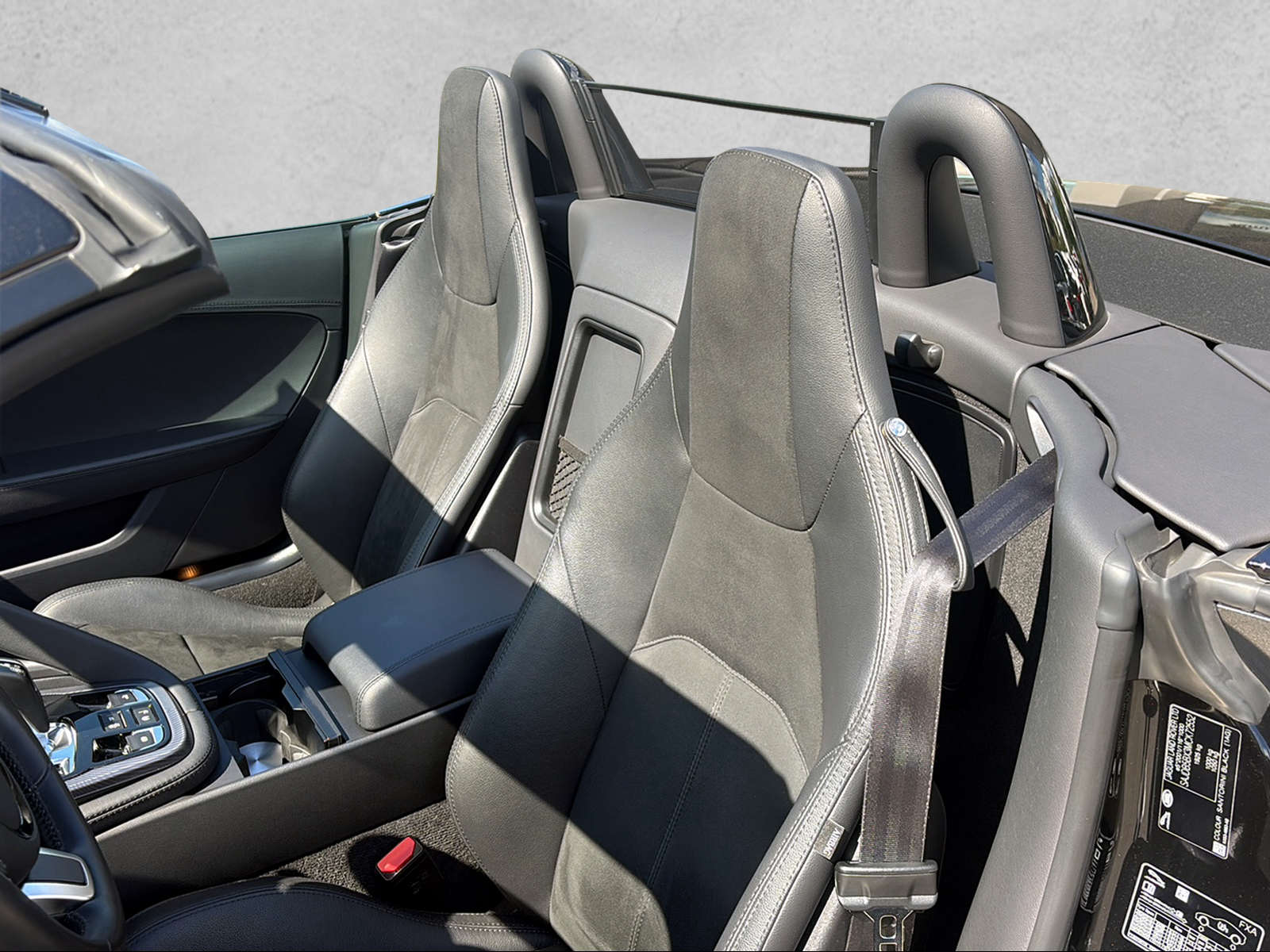 JAGUAR F-Type Convertible 2.0 I4 R-Dynamic Black Automatik-image-7