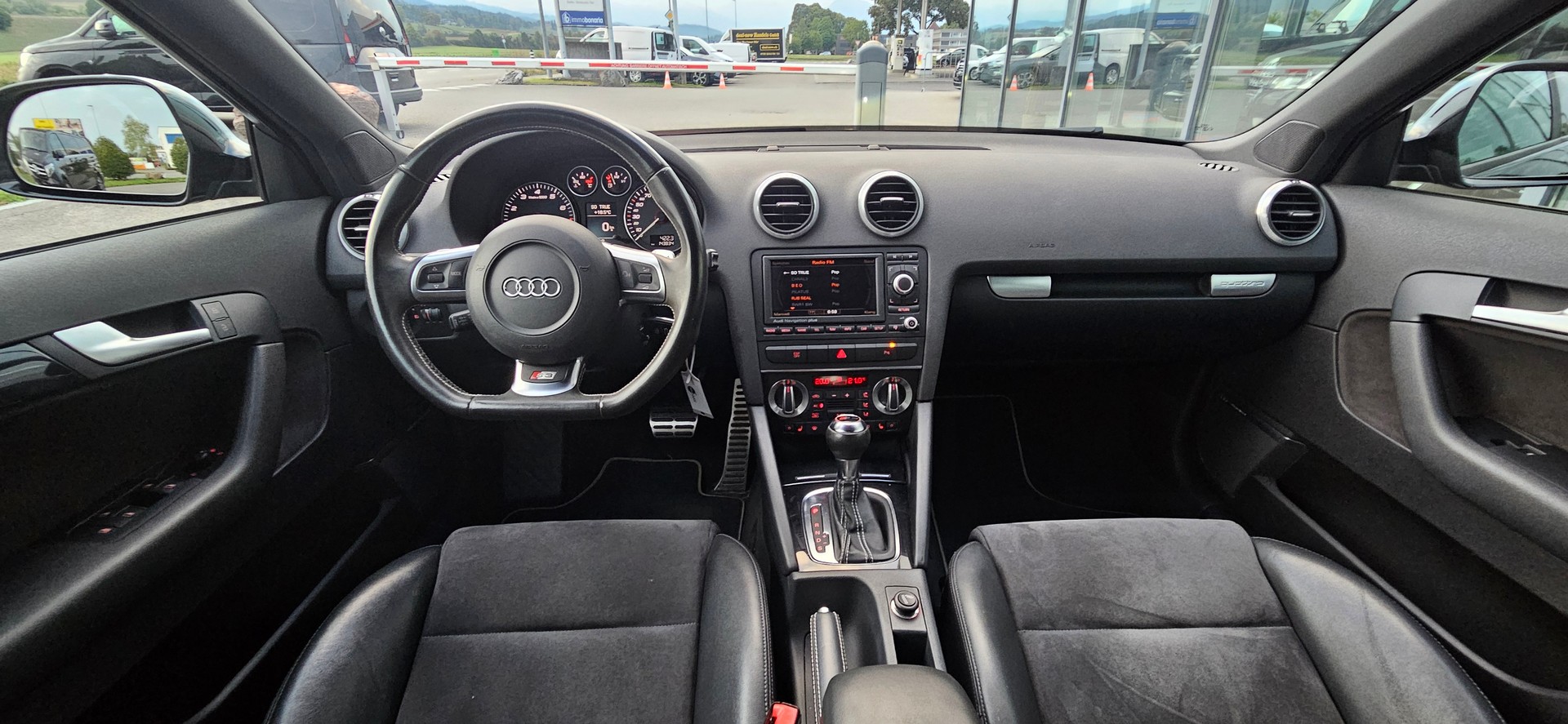 AUDI S3 Sportback 2.0 TFSI quattro S-tronic-image-8