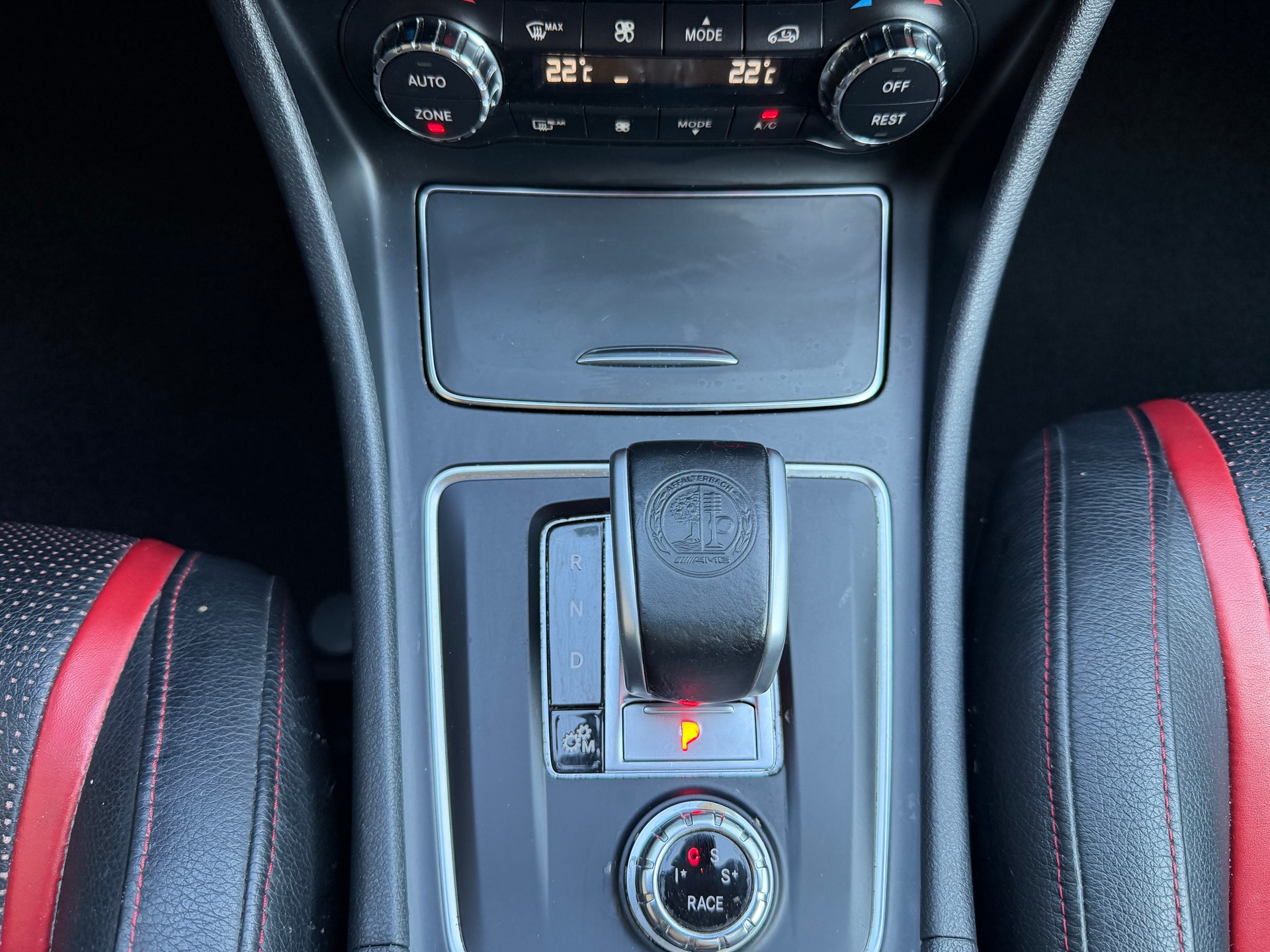 MERCEDES-BENZ CLA 45 AMG 4Matic Speedshift-image-14
